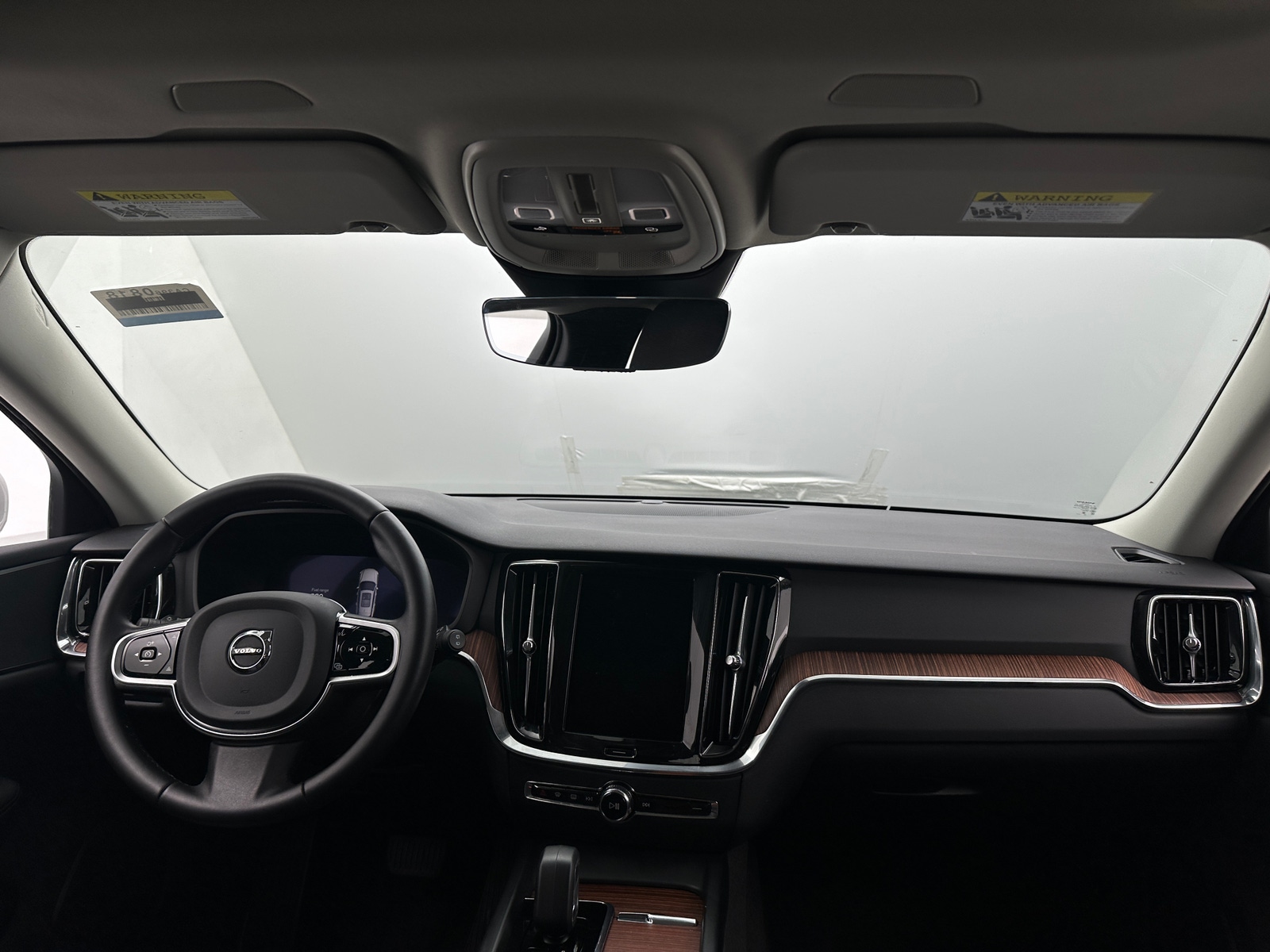 Thumbnail: 2025 Volvo V60 - 2