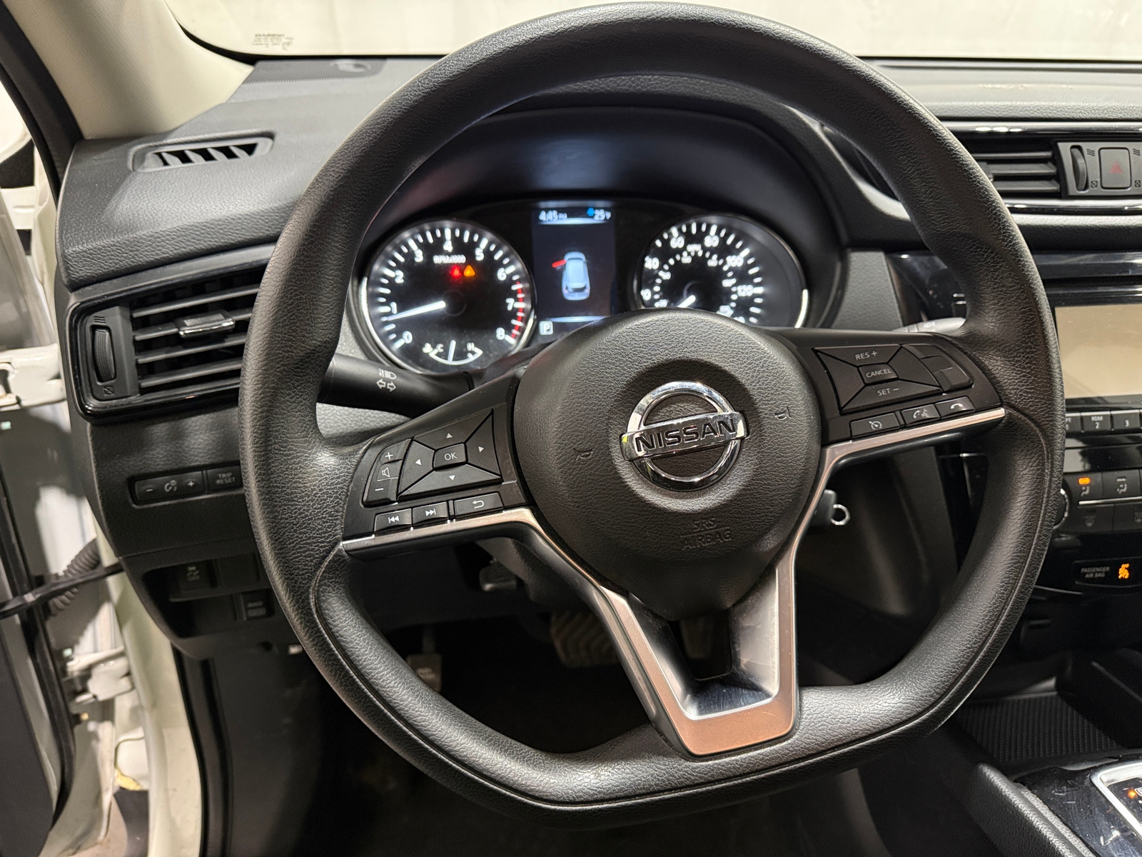 Thumbnail: 2017 Nissan Rogue - 5