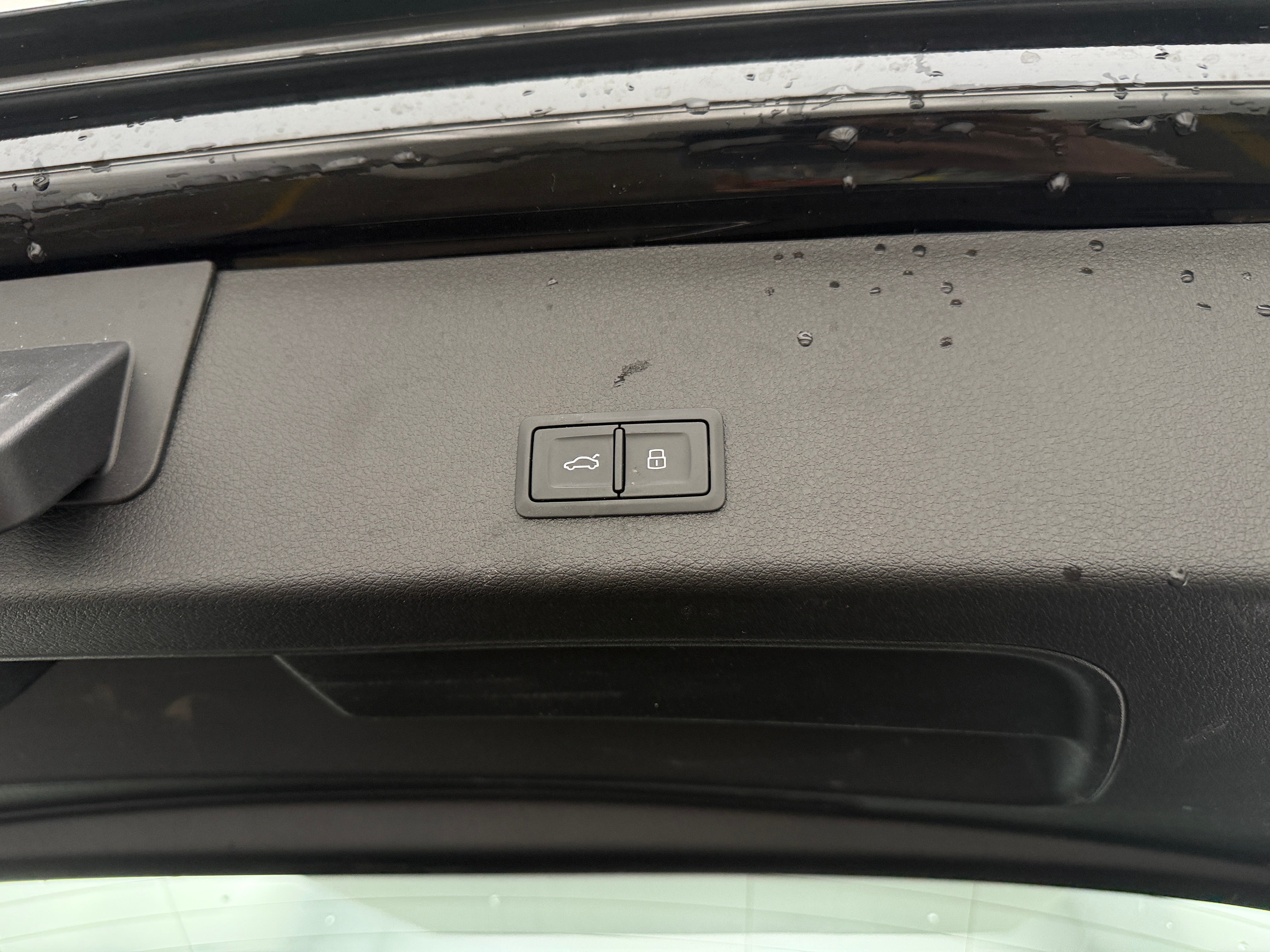 Image of 2021 Audi e-tron Premium