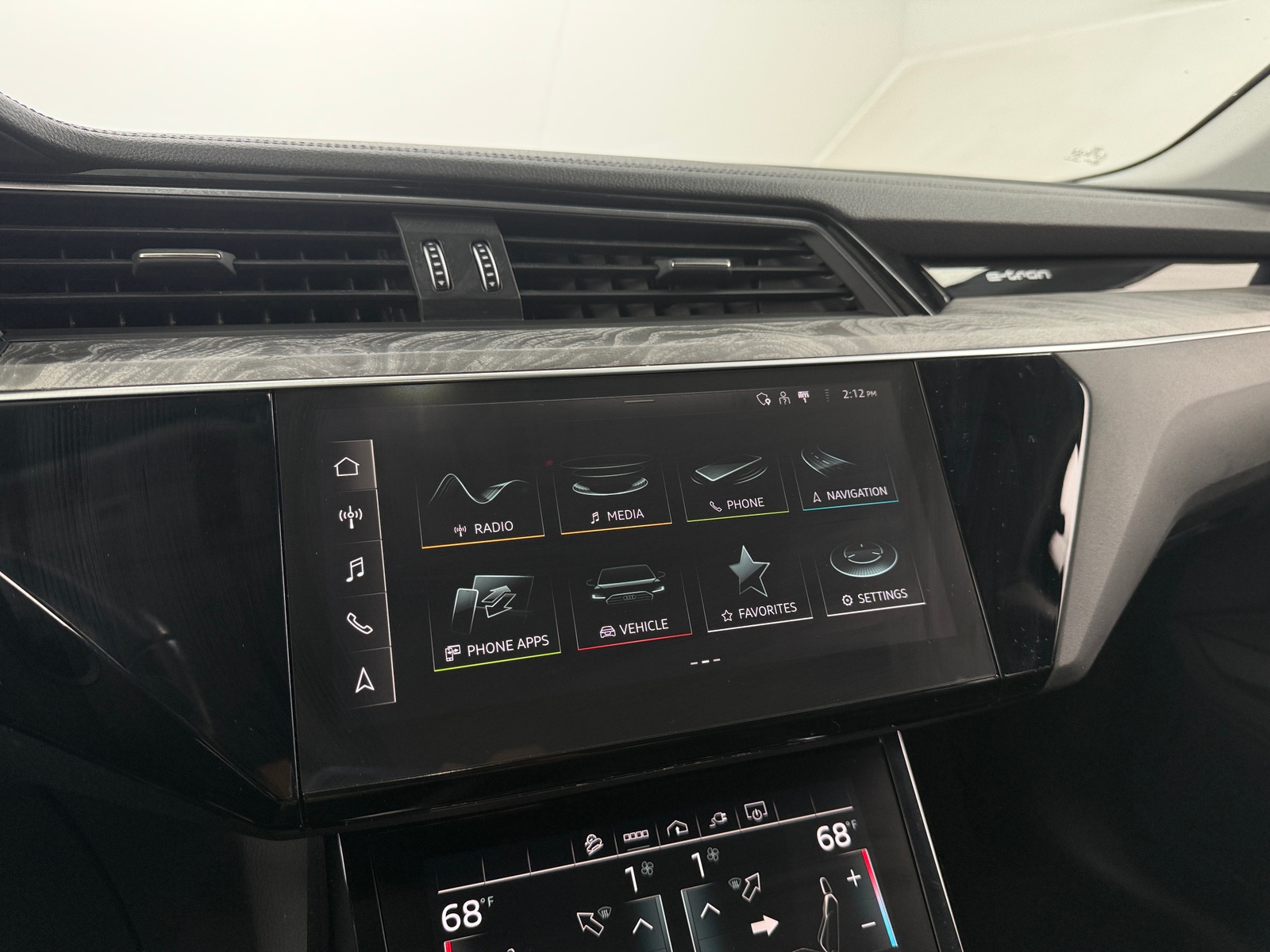 Thumbnail: 2021 Audi e-tron - 3