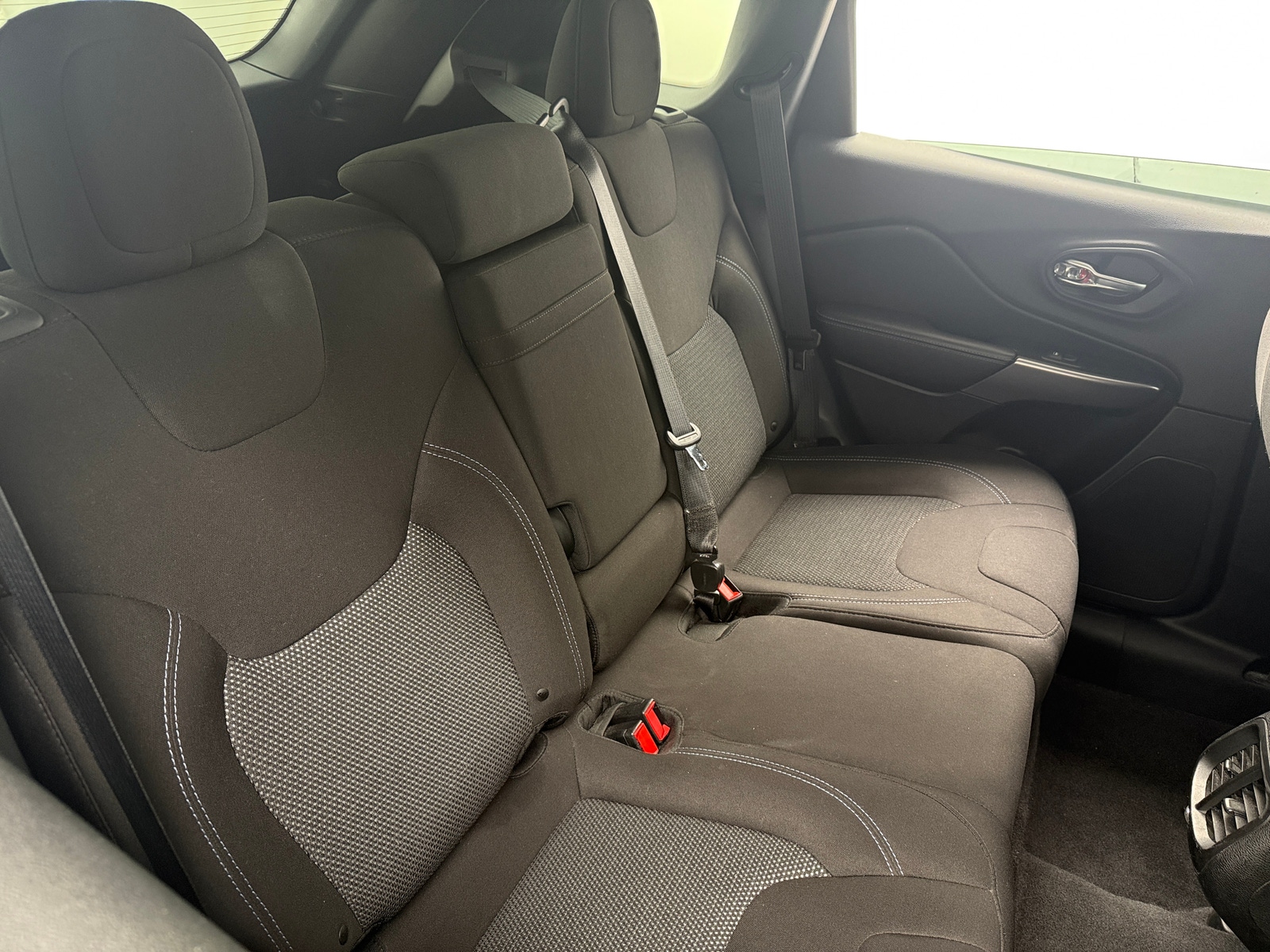 Thumbnail: 2019 Jeep Cherokee - 6