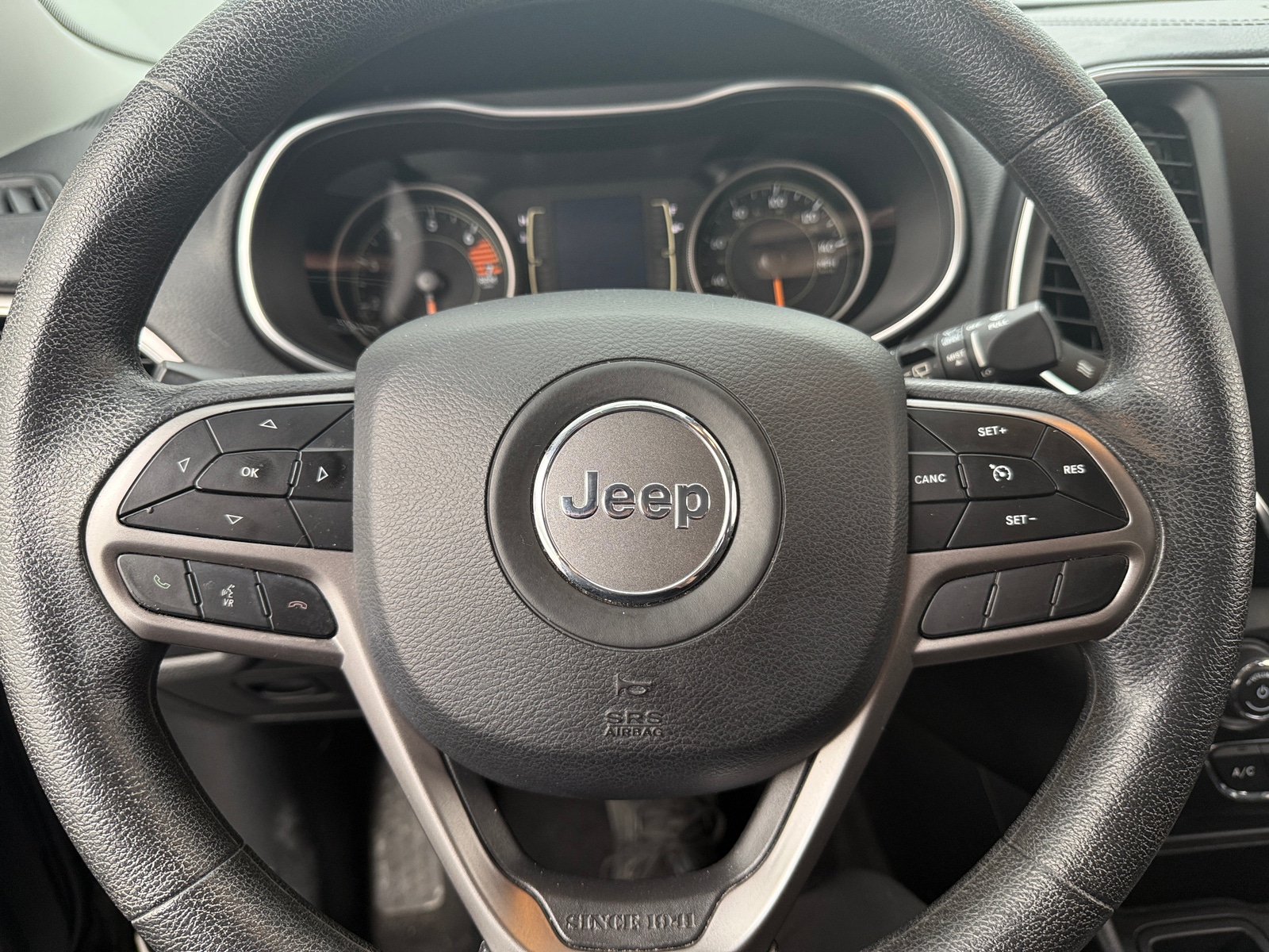 Thumbnail: 2019 Jeep Cherokee - 5