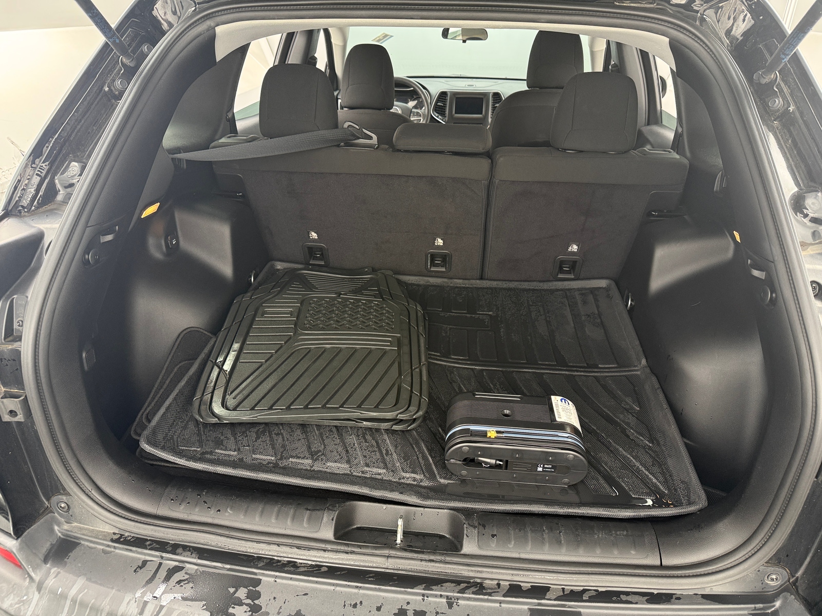 Thumbnail: 2019 Jeep Cherokee - 7