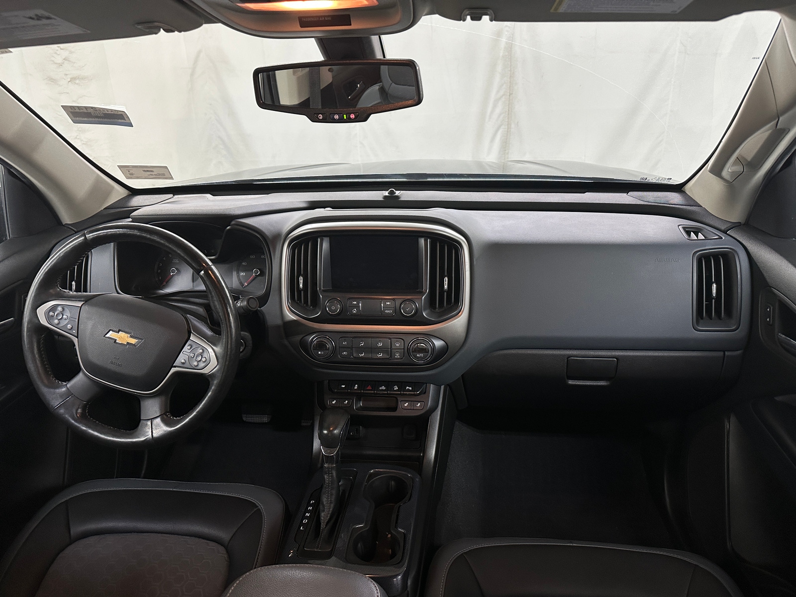 Thumbnail: 2022 Chevrolet Colorado - 3