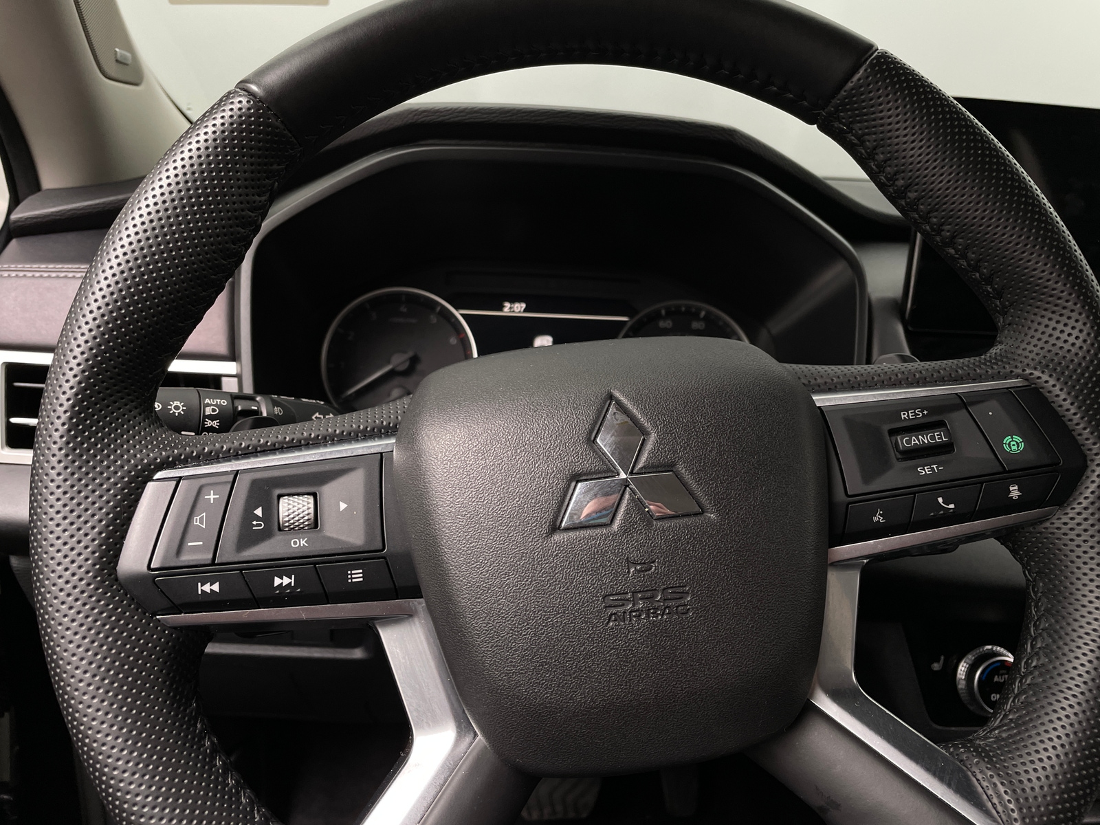 Thumbnail: 2025 Mitsubishi Outlander - 5