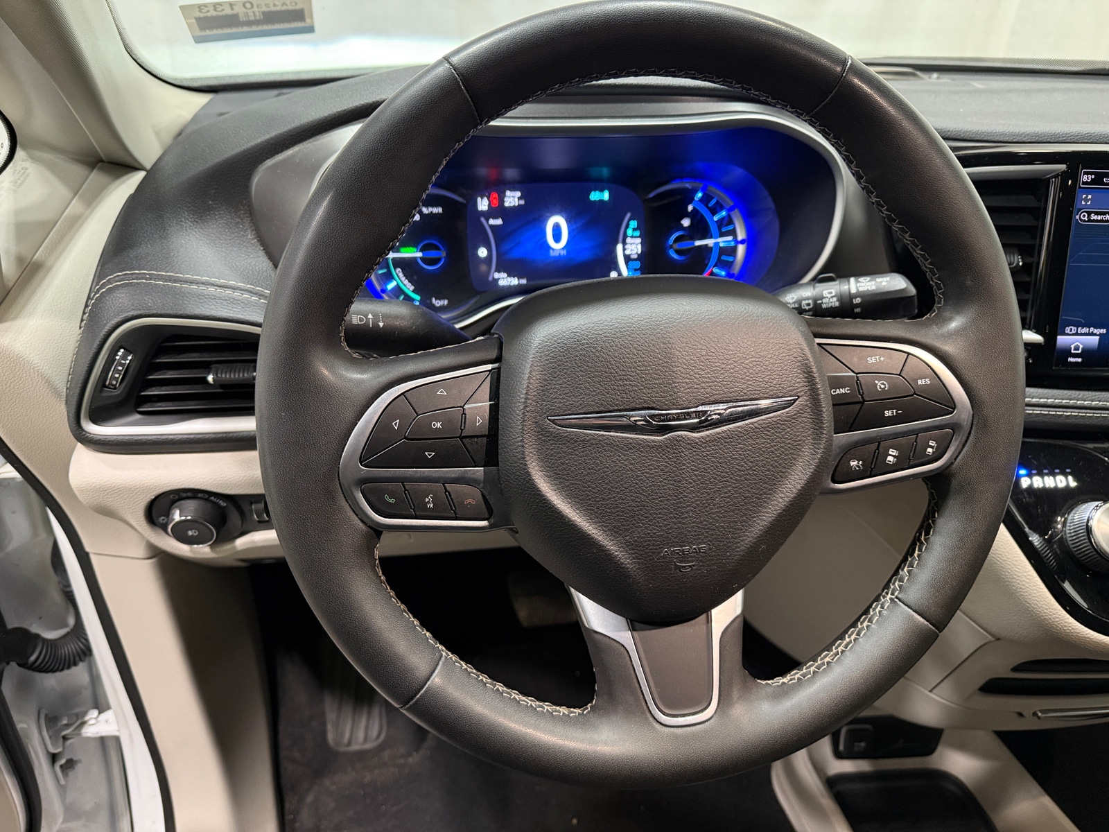 Thumbnail: 2022 Chrysler Pacifica - 4