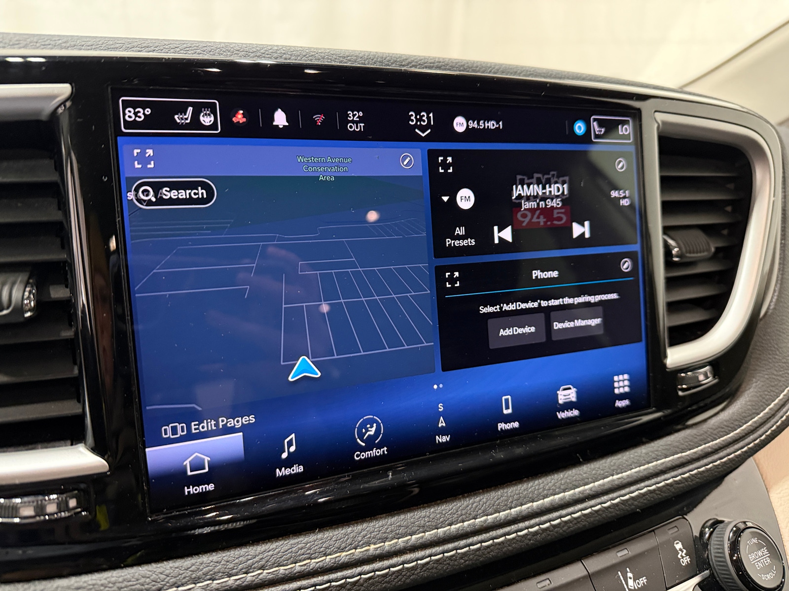 Thumbnail: 2022 Chrysler Pacifica - 3