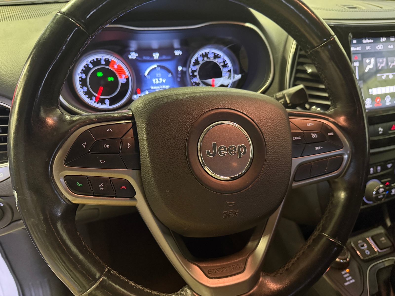 Thumbnail: 2019 Jeep Cherokee - 4