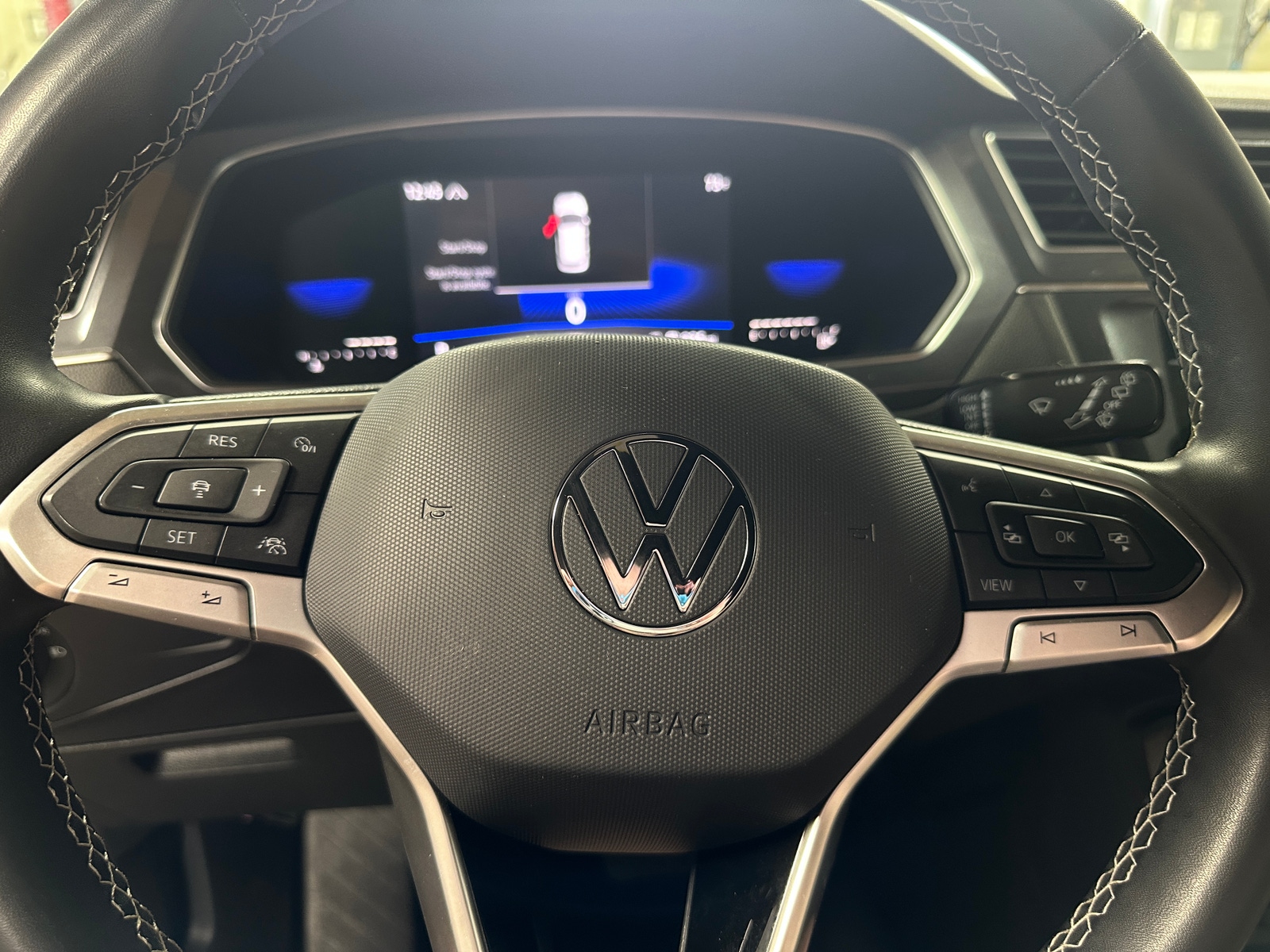 Thumbnail: 2022 Volkswagen Tiguan - 4