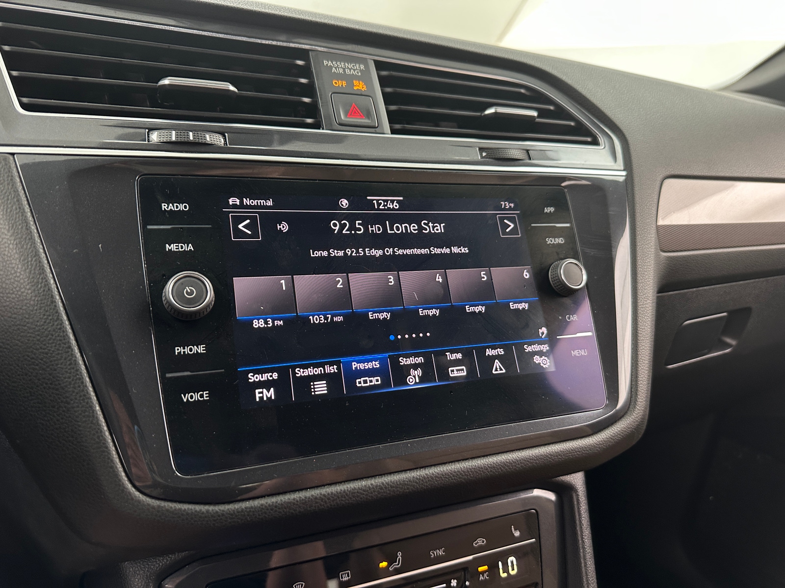 Thumbnail: 2022 Volkswagen Tiguan - 3