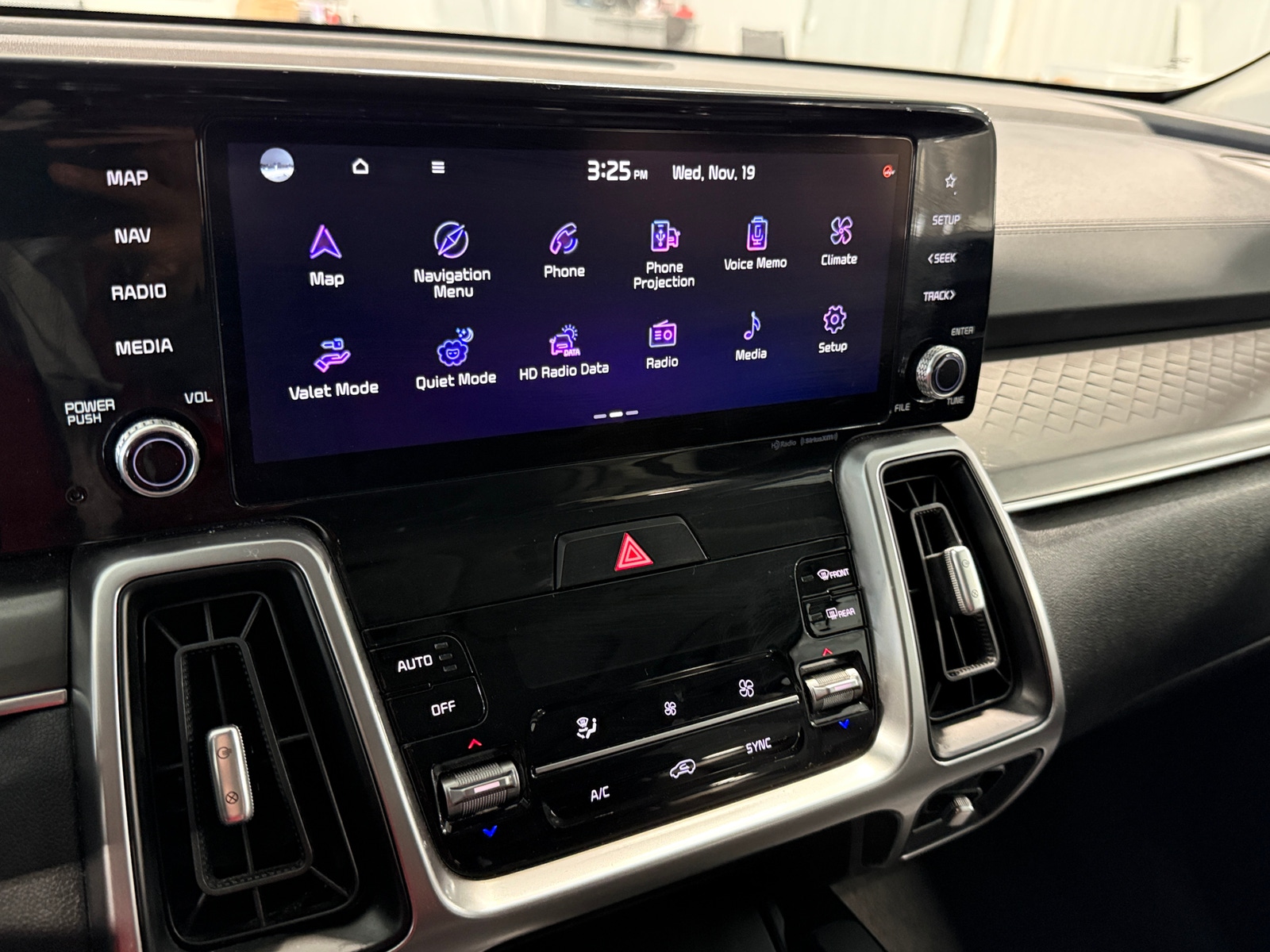 Thumbnail: 2022 Kia Sorento - 4