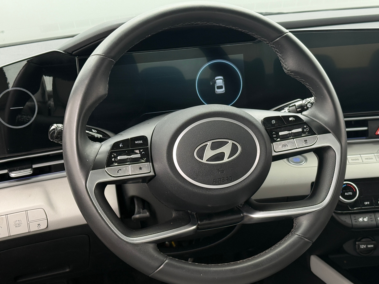 Thumbnail: 2025 Hyundai Elantra - 4