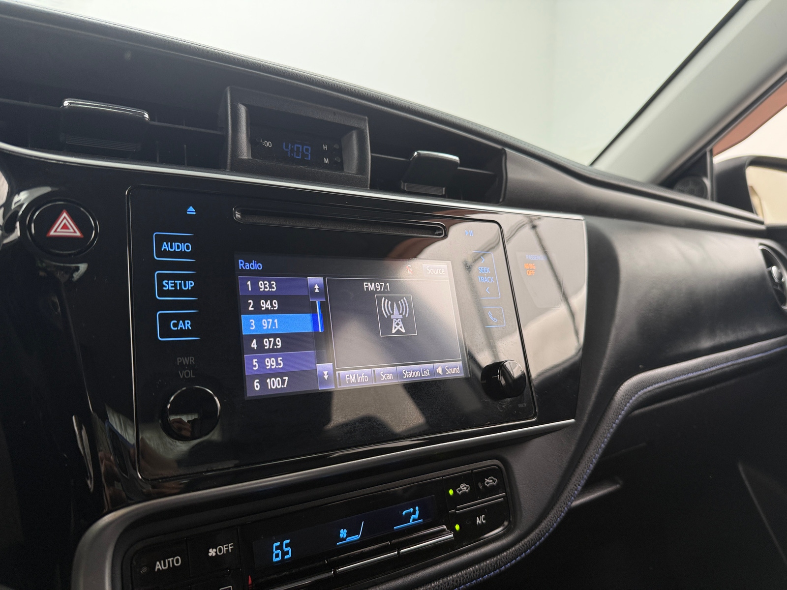 Thumbnail: 2018 Toyota Corolla - 4