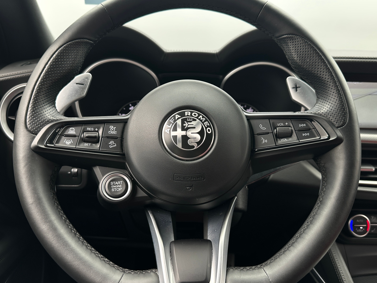 Thumbnail: 2022 Alfa Romeo Stelvio - 4