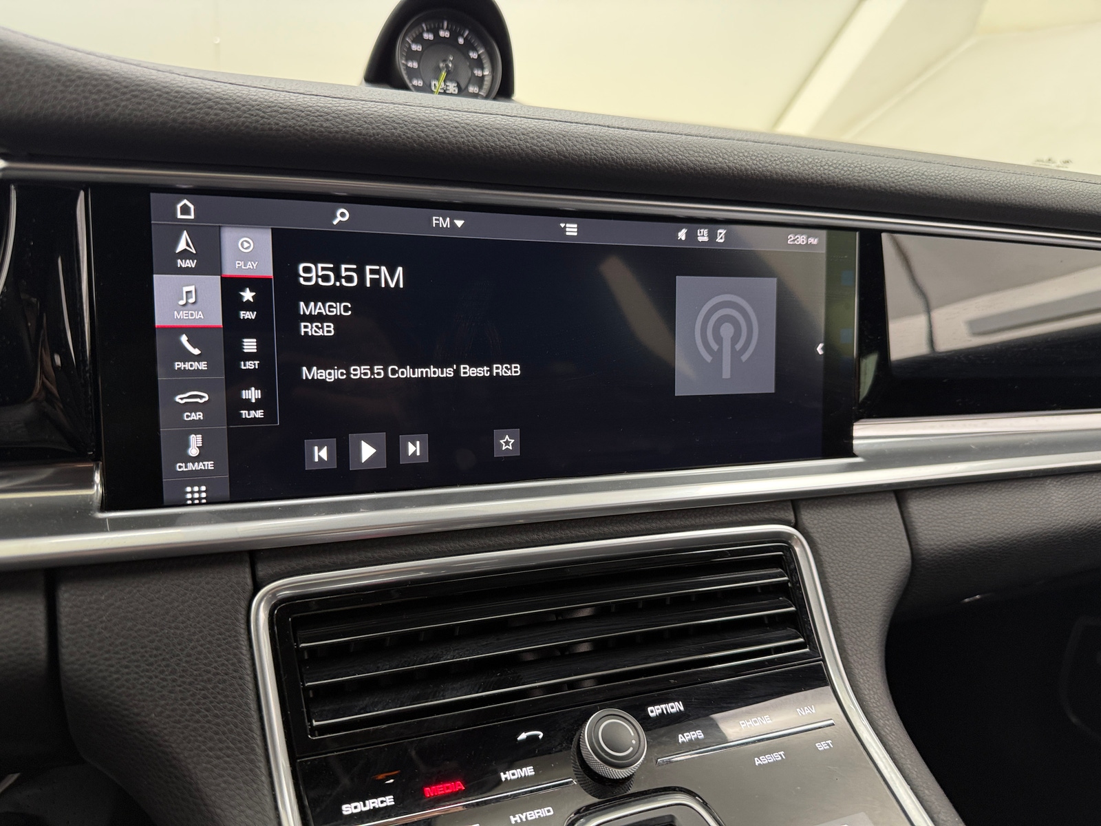 Thumbnail: 2019 Porsche Panamera - 3