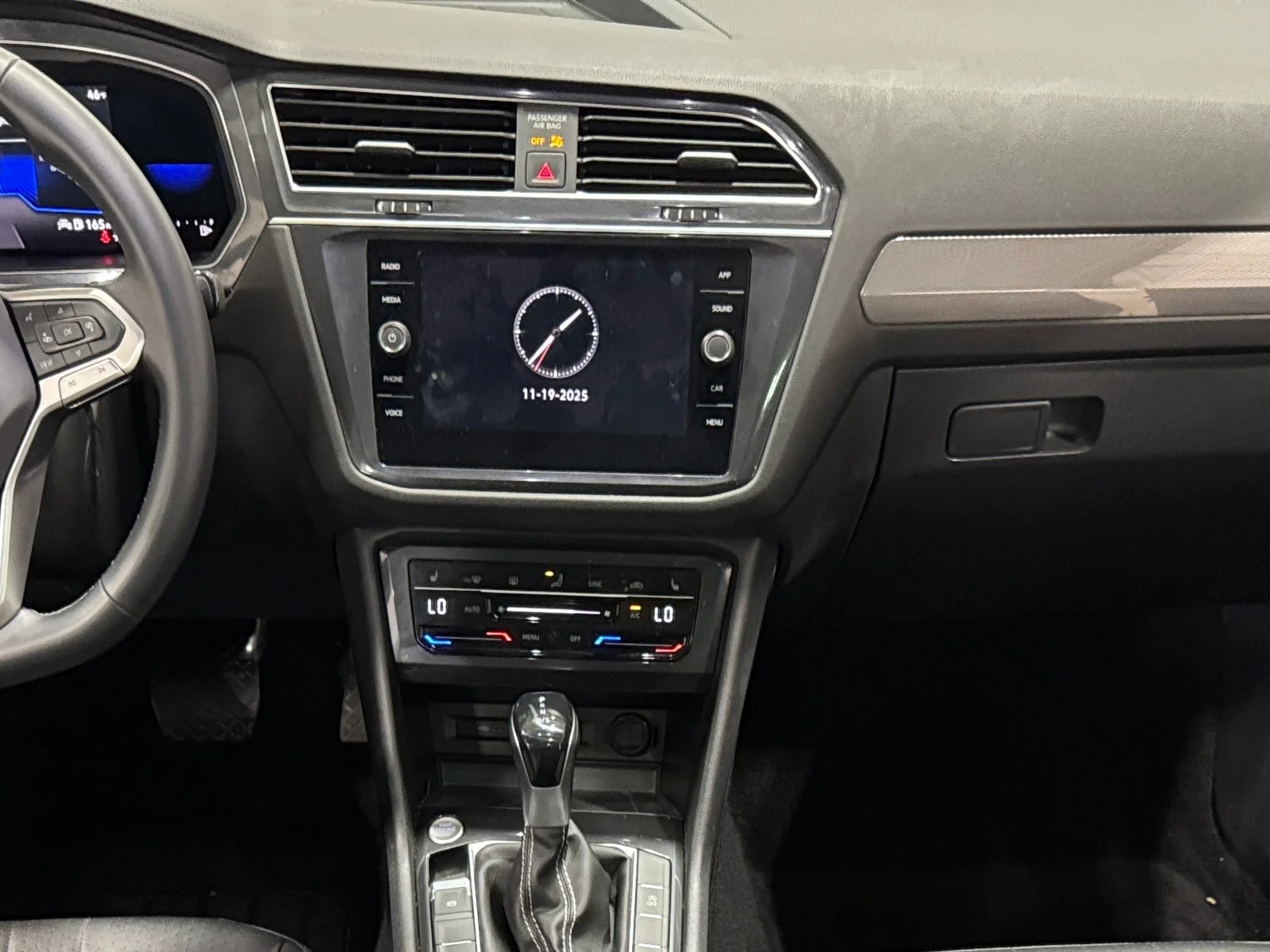 Thumbnail: 2022 Volkswagen Tiguan - 2