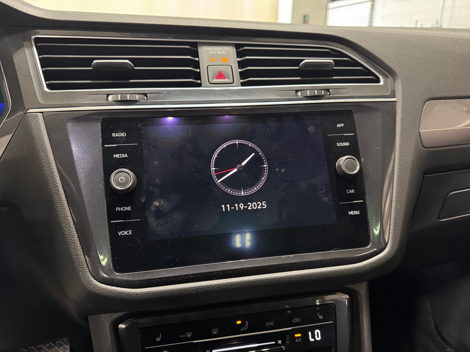 Thumbnail: 2022 Volkswagen Tiguan - 3