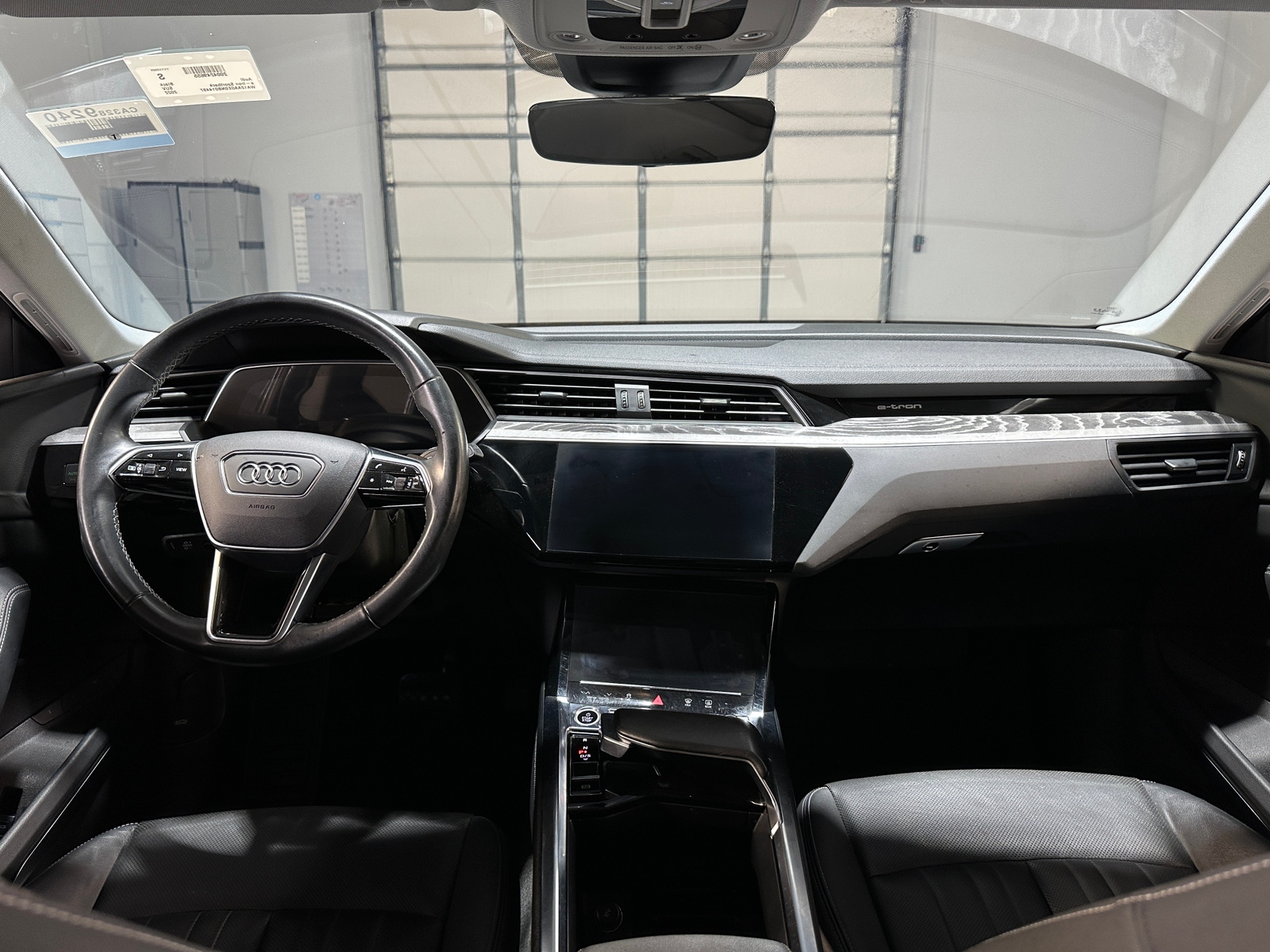 Thumbnail: 2022 Audi e-tron S - 2