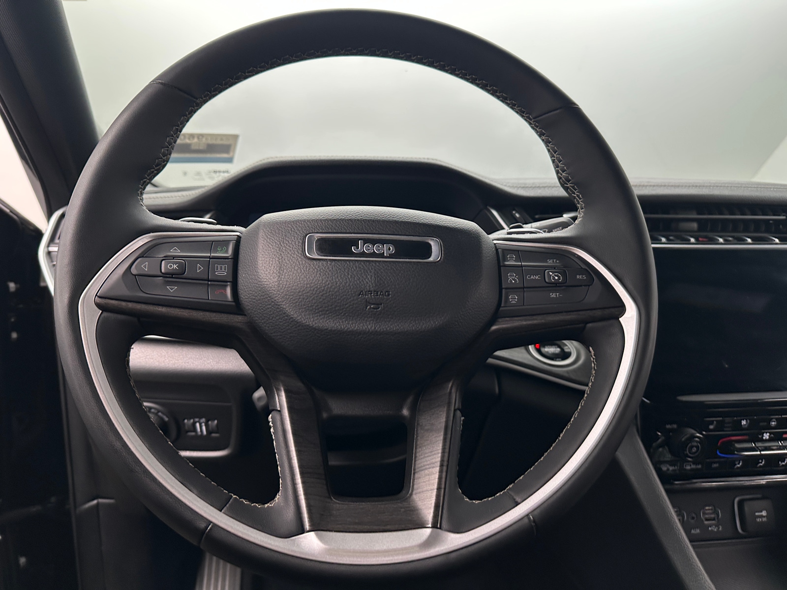 Thumbnail: 2024 Jeep Grand Cherokee L - 4