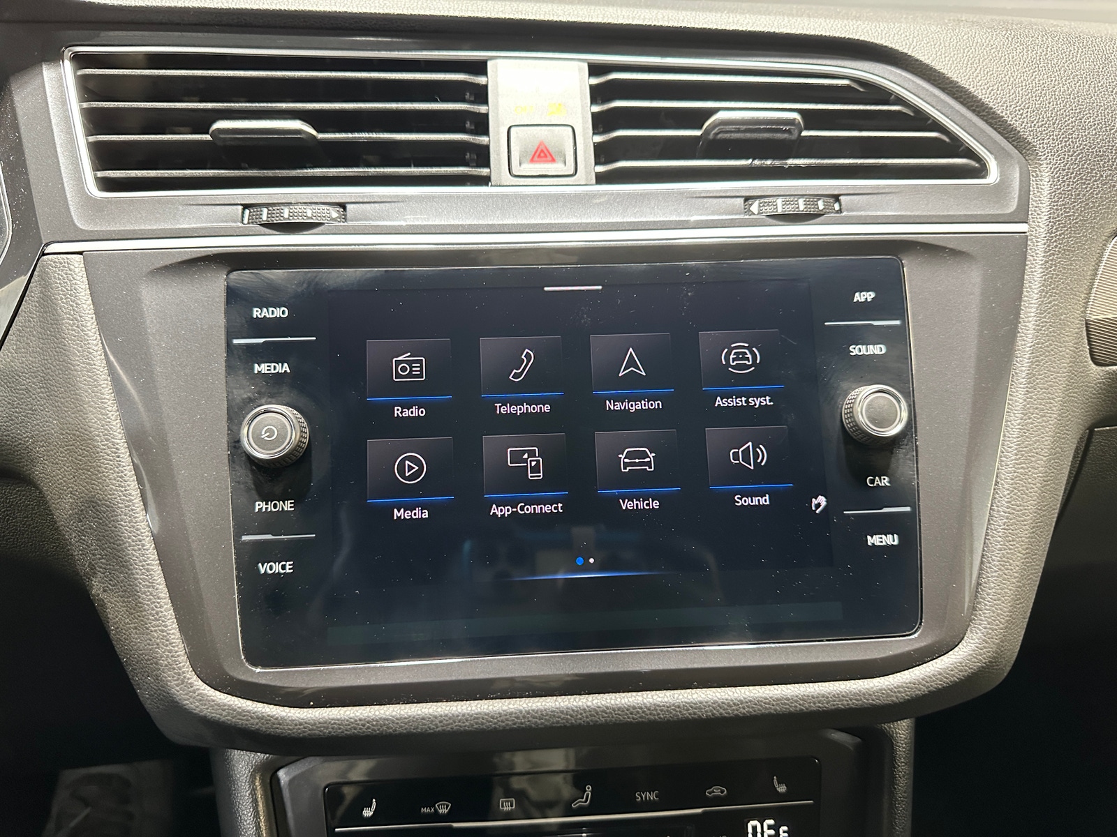 Thumbnail: 2024 Volkswagen Tiguan - 3