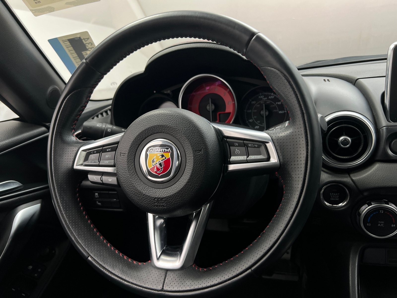 Thumbnail: 2018 Fiat 124 Spider - 4