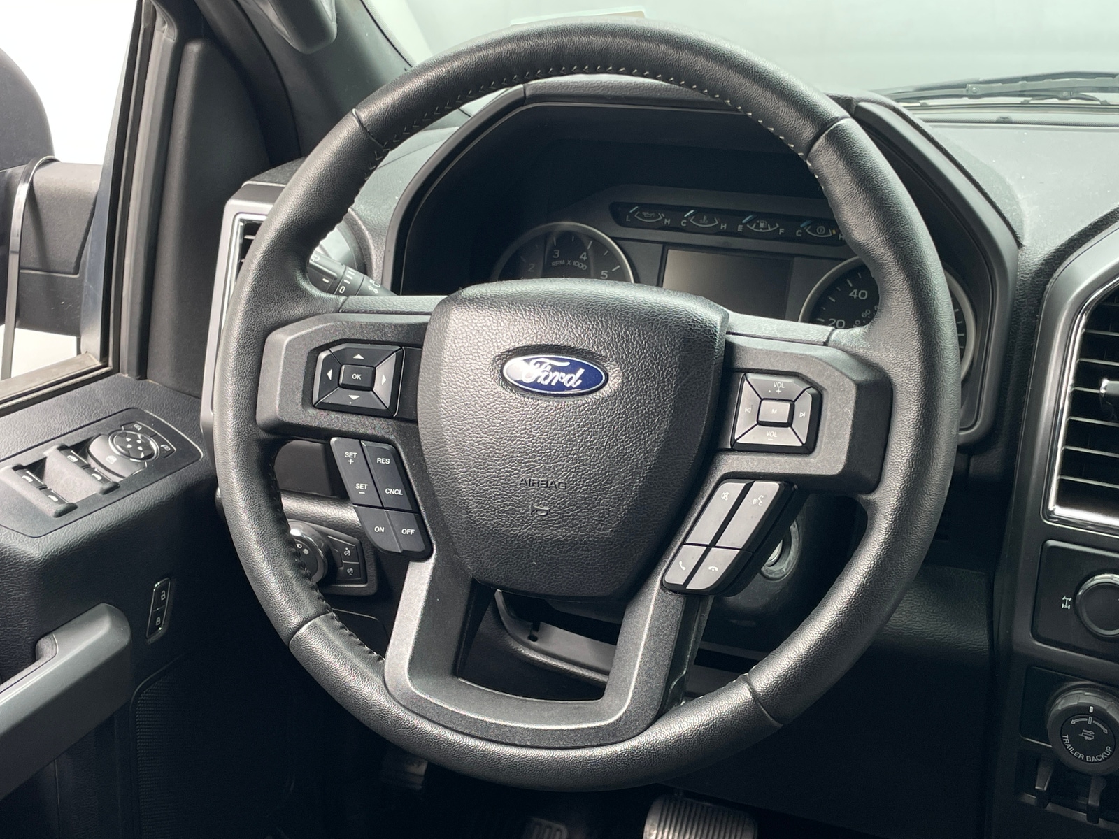 Thumbnail: 2017 Ford Econoline - 5