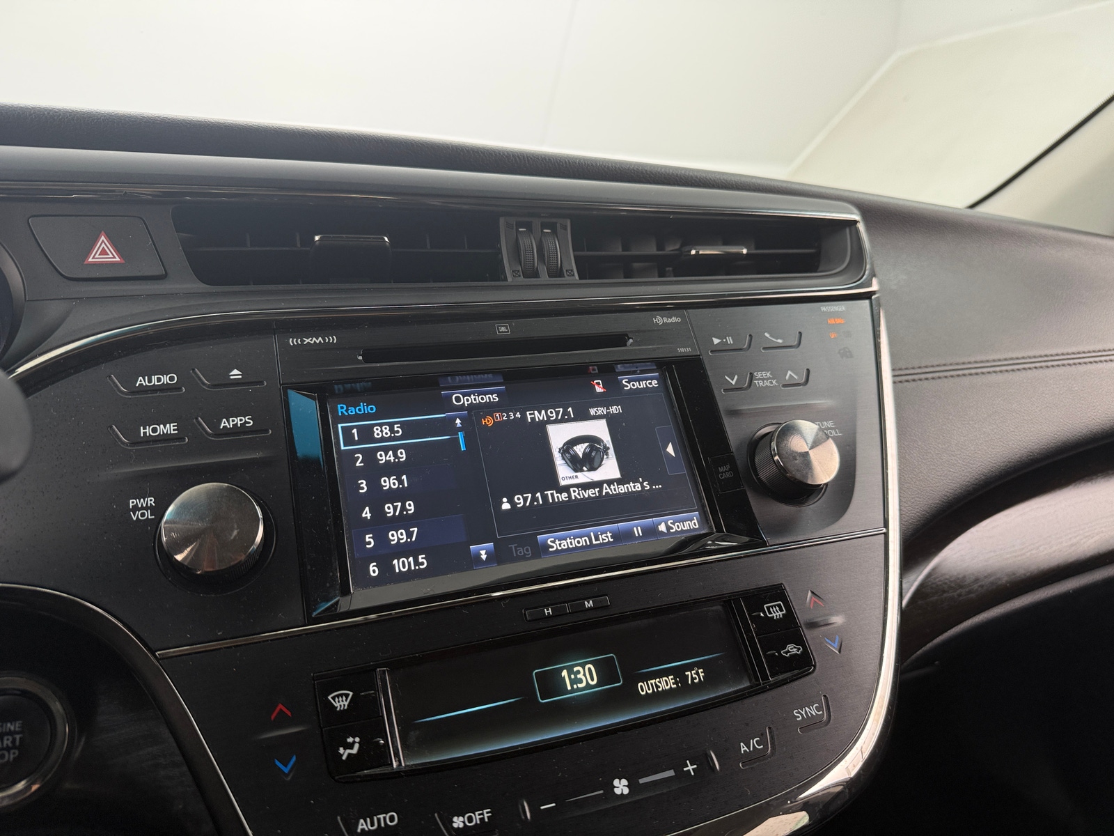 Thumbnail: 2016 Toyota Avalon - 3