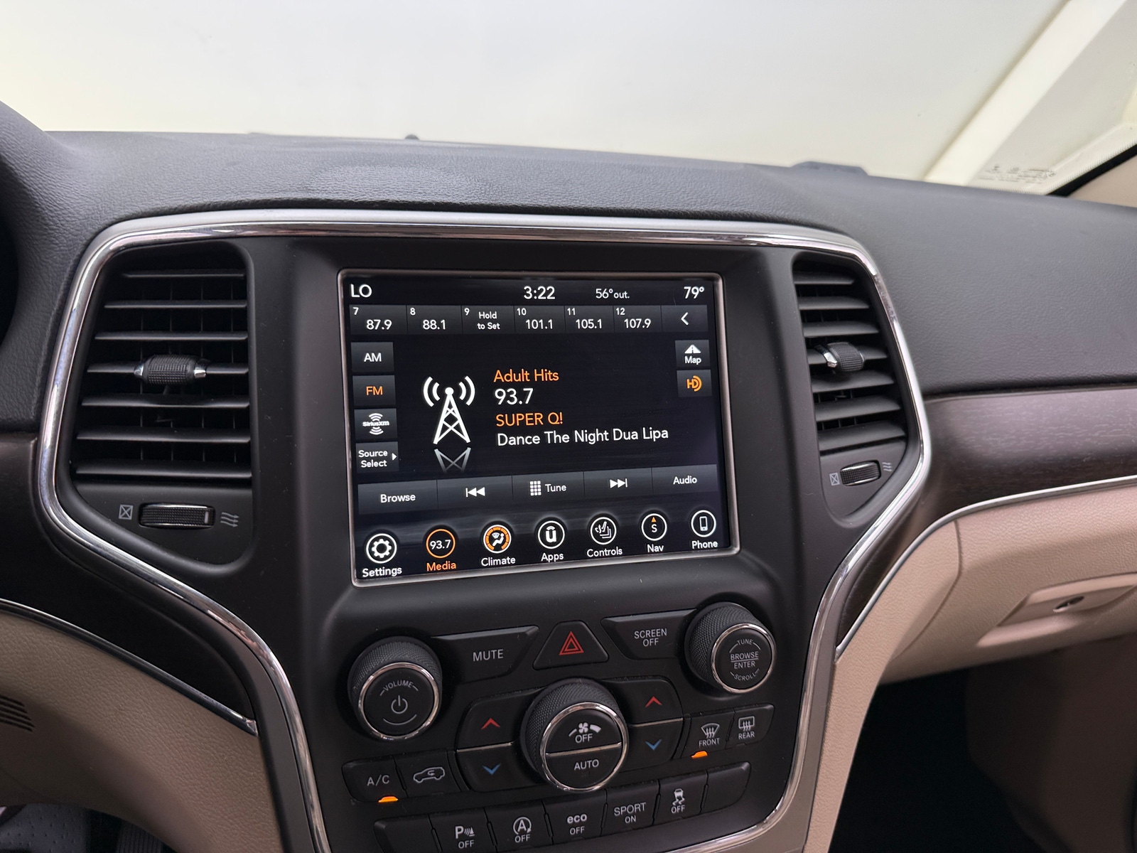 Thumbnail: 2018 Jeep Grand Cherokee - 3