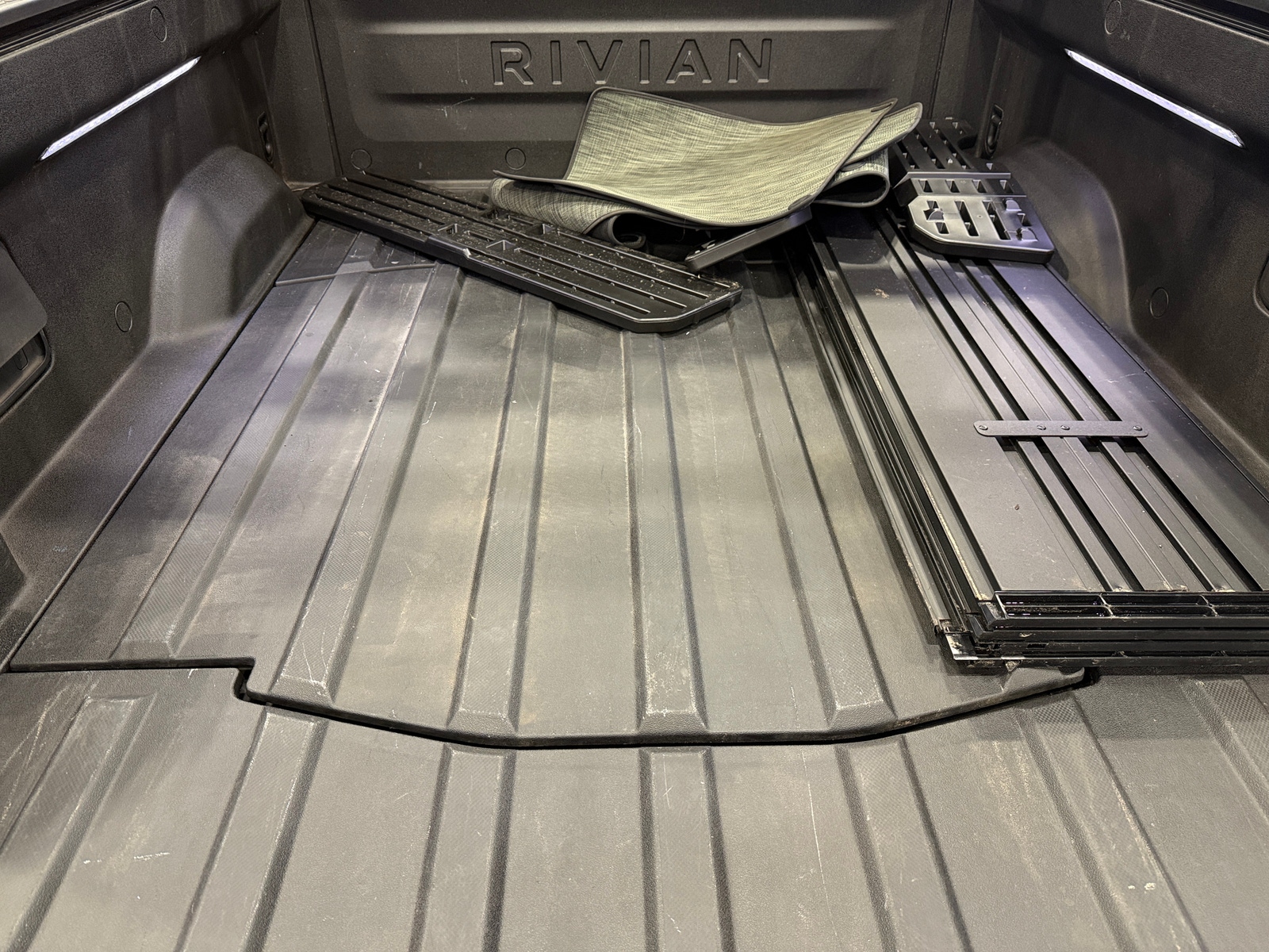 Thumbnail: 2022 Rivian R1T - 6