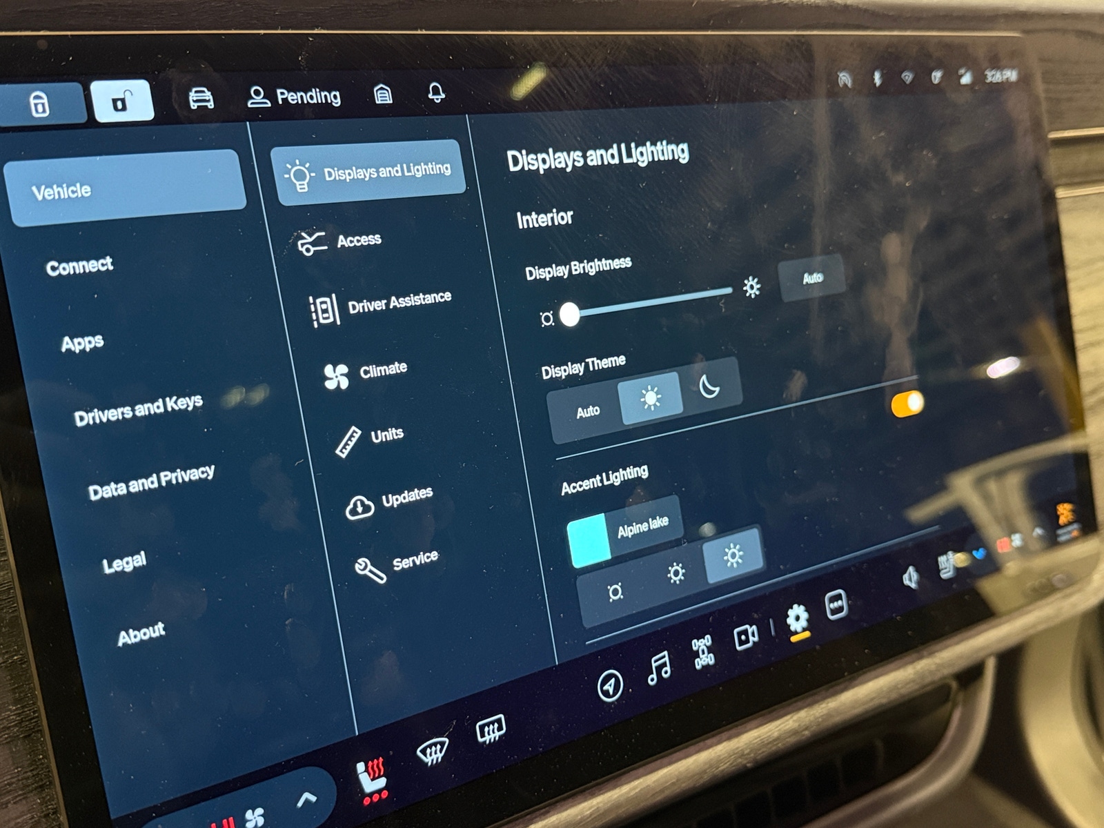 Thumbnail: 2022 Rivian R1T - 3