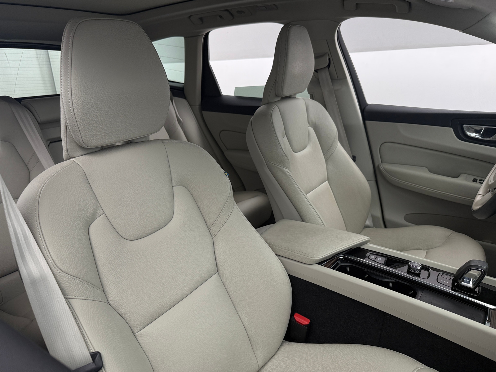 Thumbnail: 2022 Volvo XC60 - 2