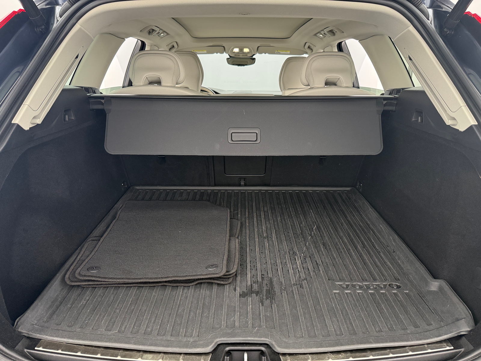 Thumbnail: 2022 Volvo XC60 - 7