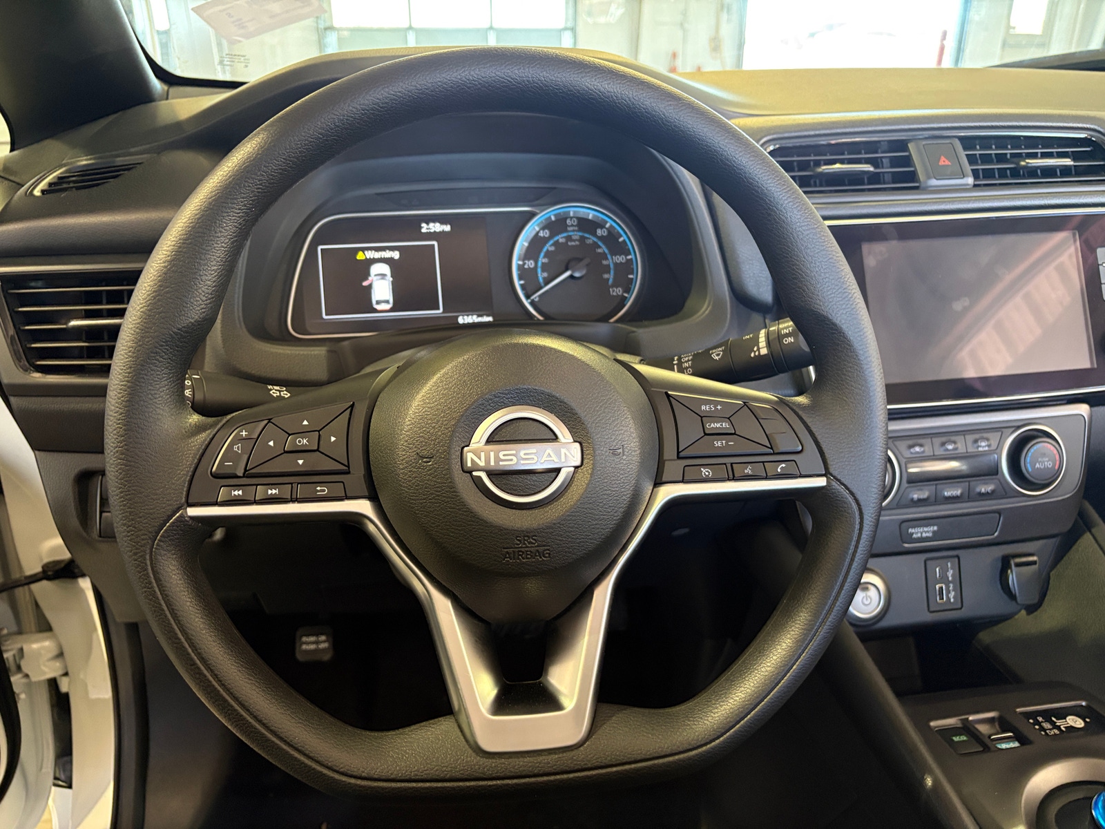 Thumbnail: 2025 Nissan Leaf - 5