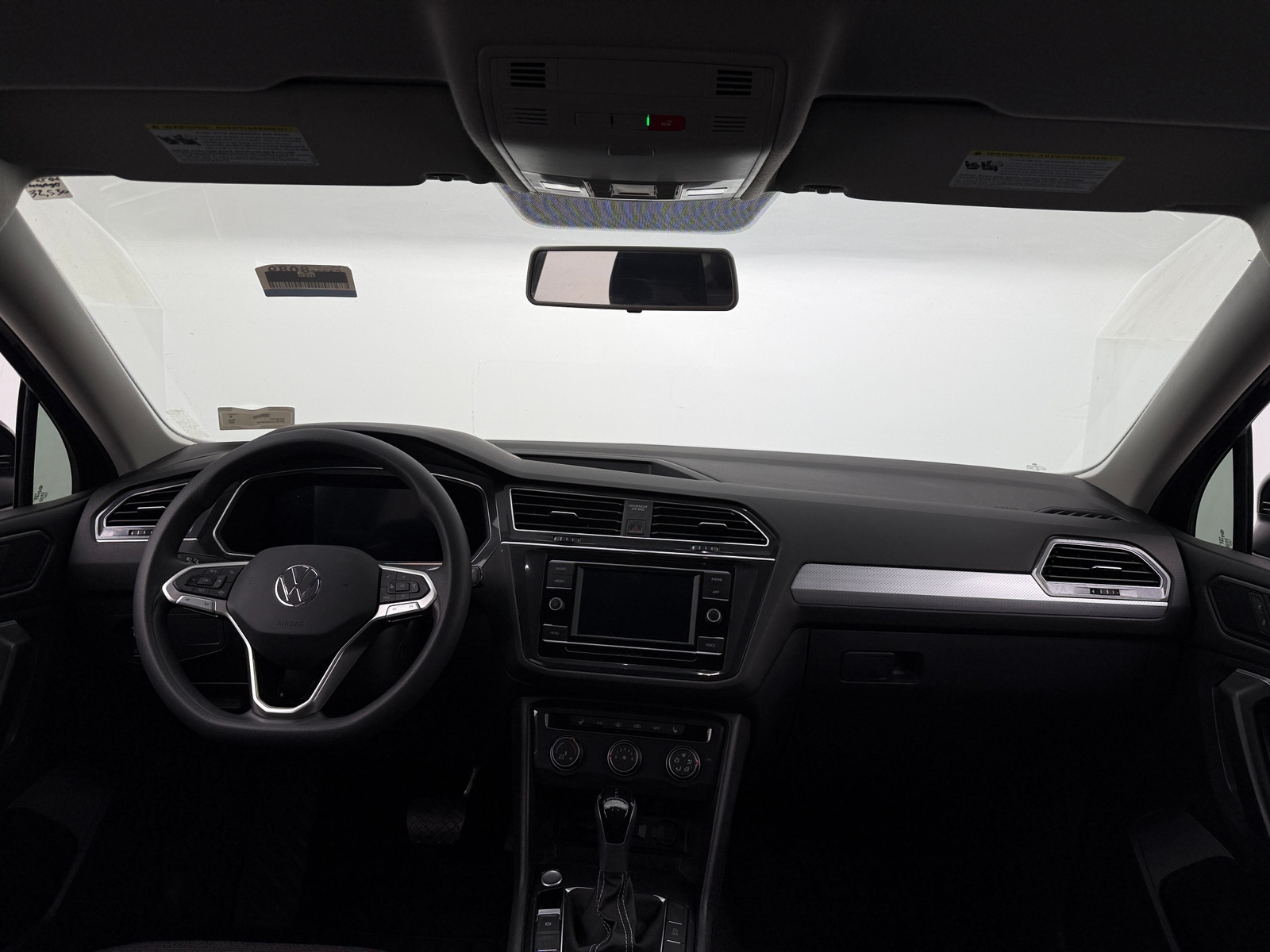 Thumbnail: 2022 Volkswagen Tiguan - 3