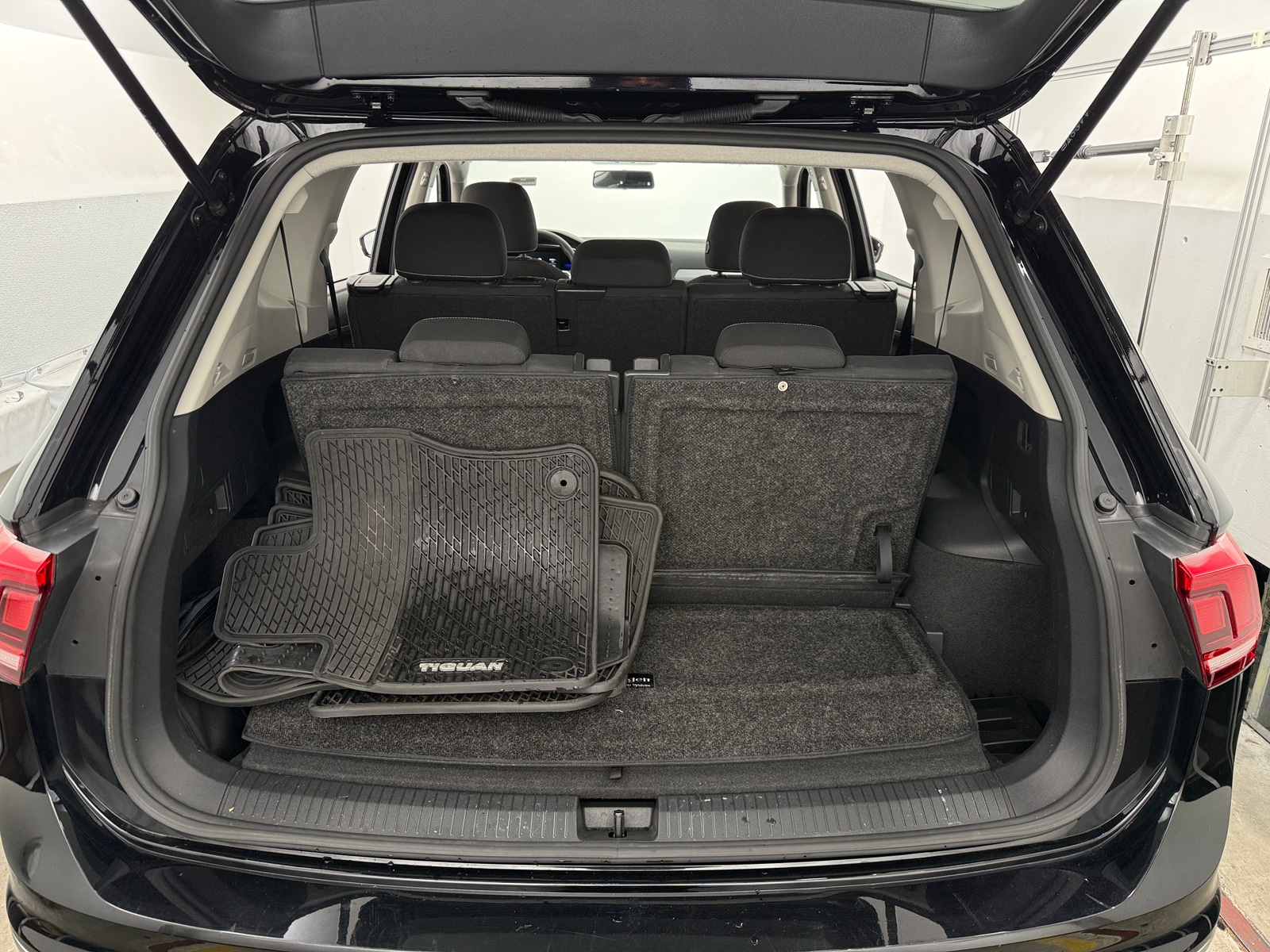 Thumbnail: 2022 Volkswagen Tiguan - 7