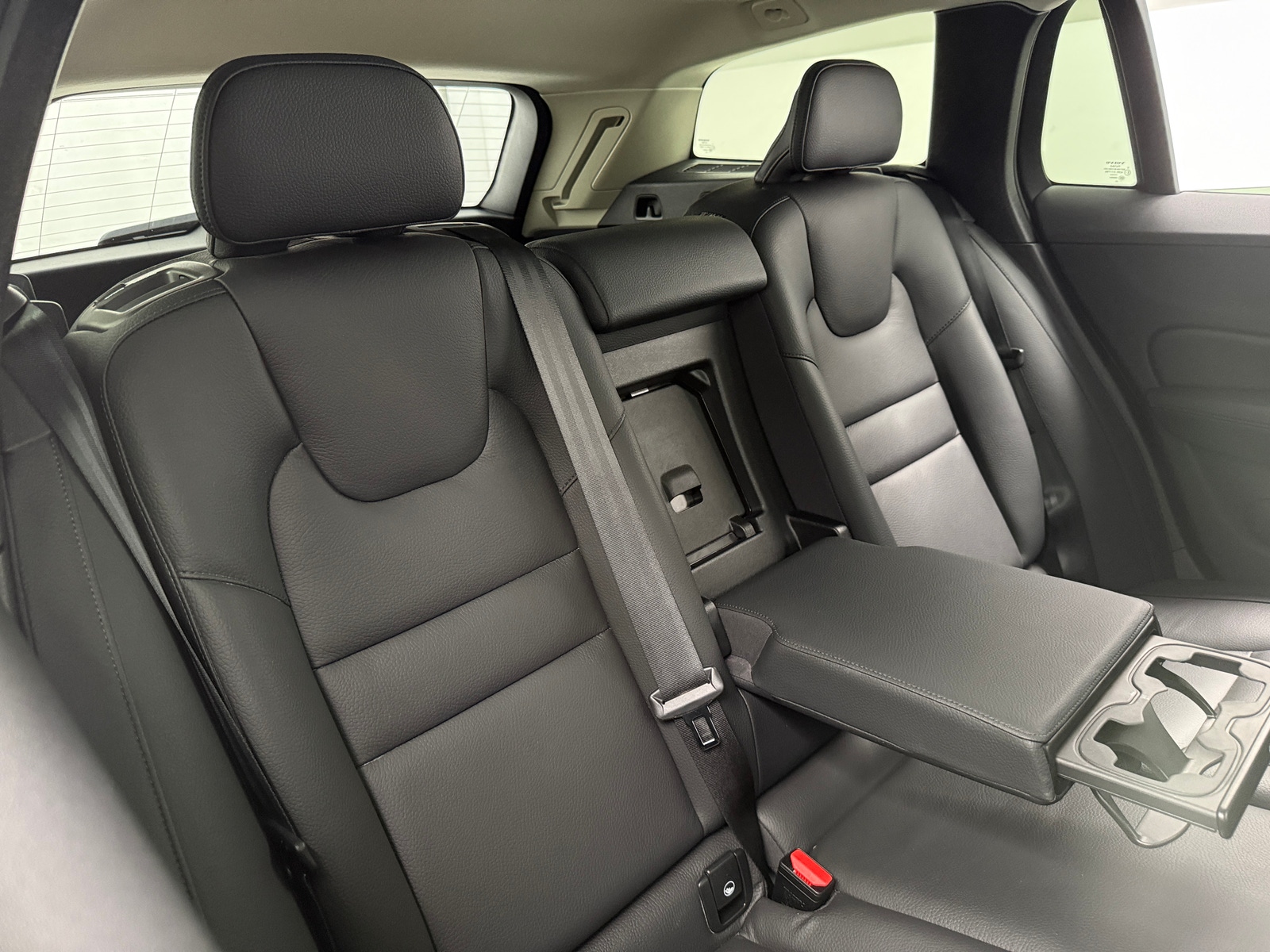 Thumbnail: 2025 Volvo V60 - 5