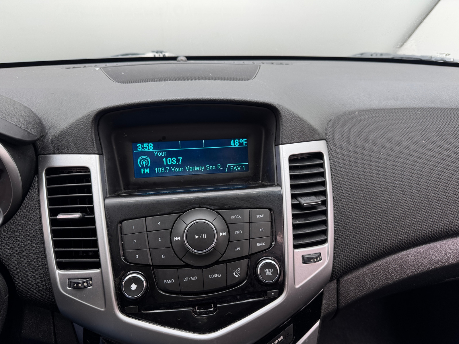 Thumbnail: 2015 Chevrolet Cruze - 4