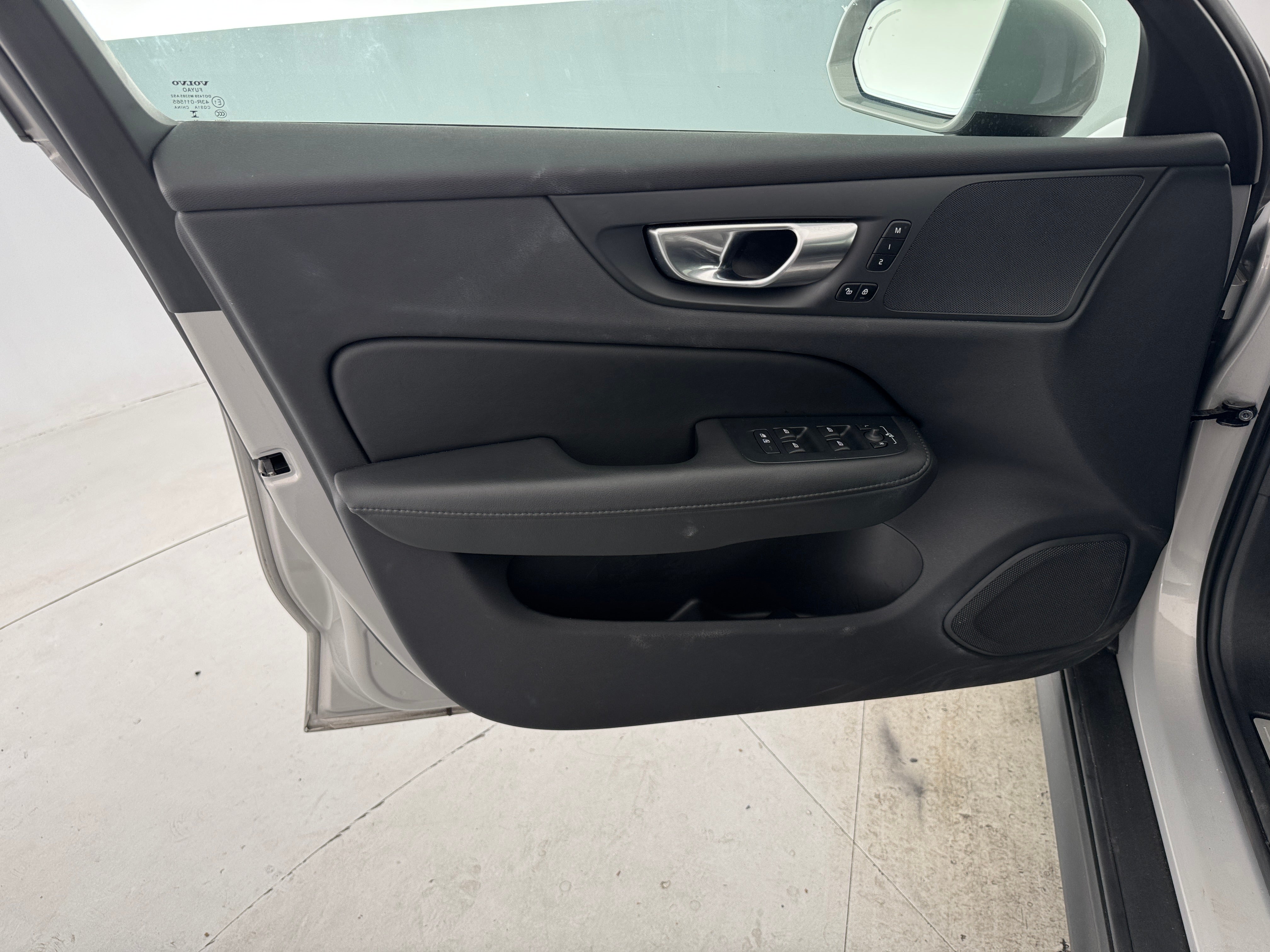 2025 Volvo V60 Cross Country