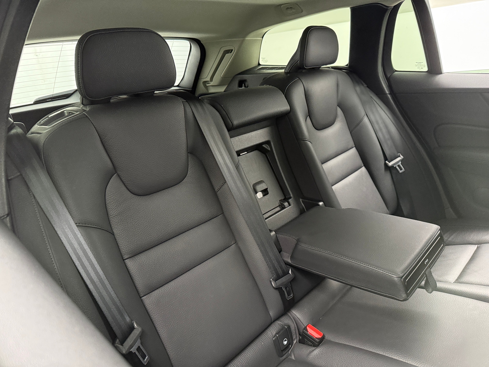 Thumbnail: 2025 Volvo V60 - 5