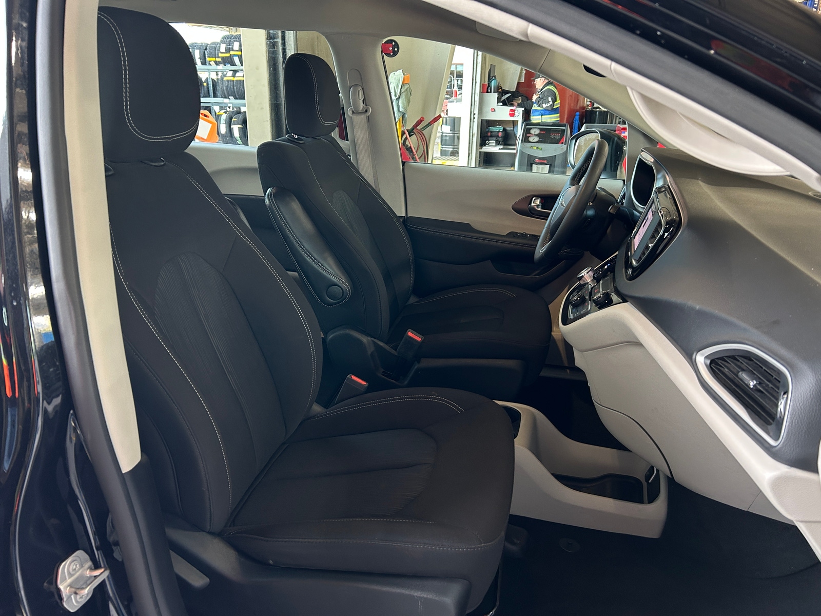 Thumbnail: 2024 Chrysler Voyager - 2