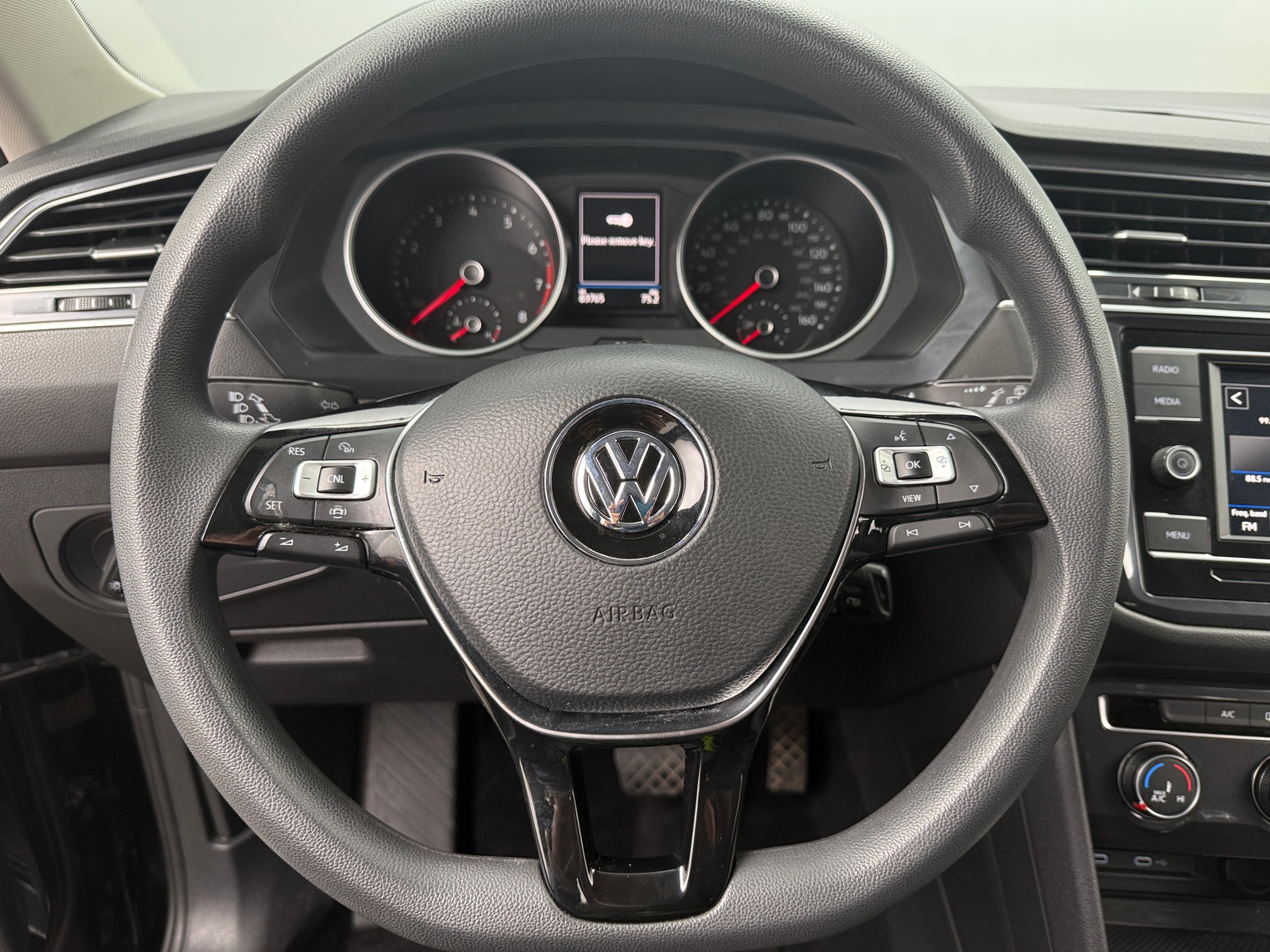 Thumbnail: 2020 Volkswagen Tiguan - 5