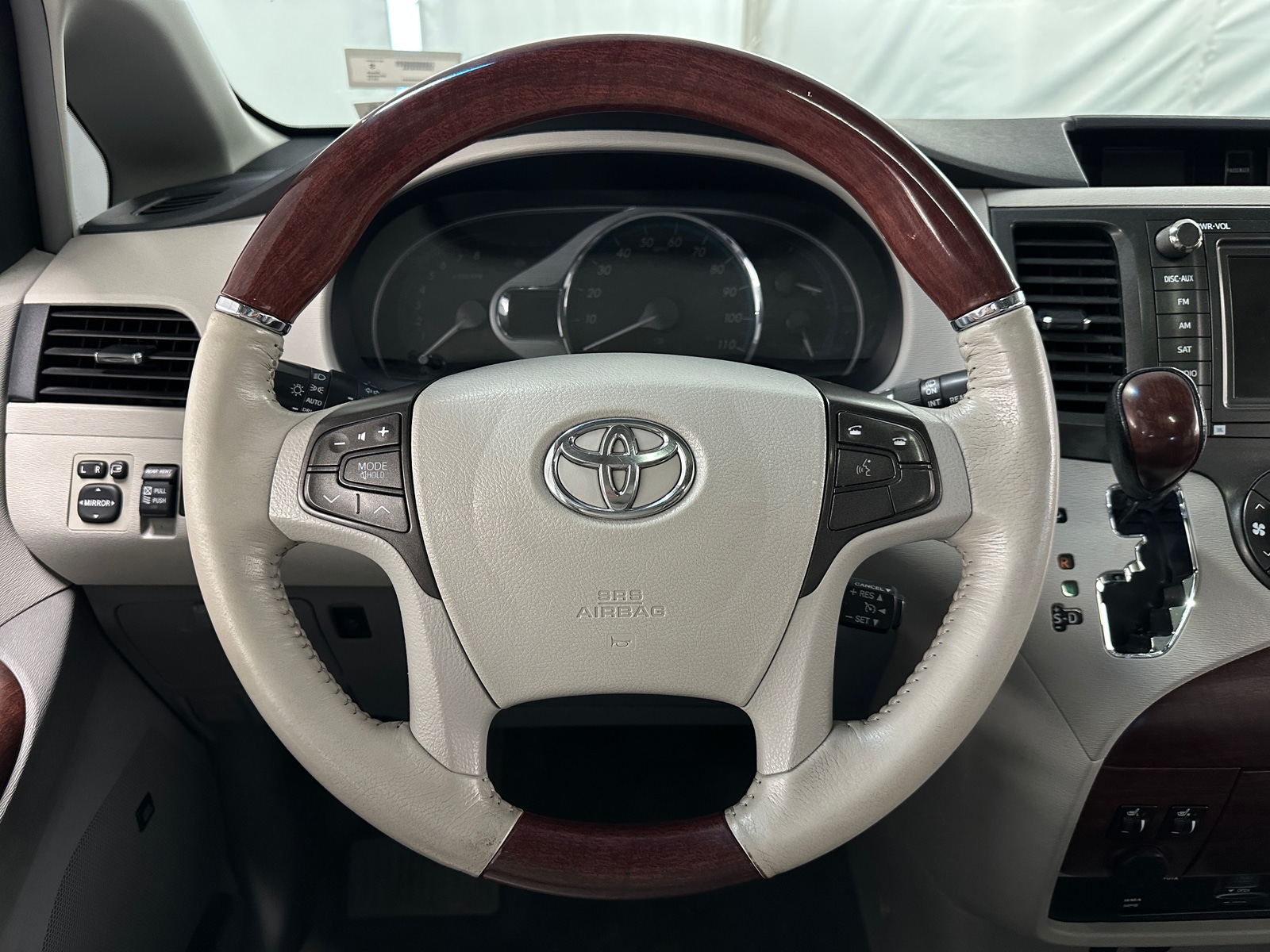 Thumbnail: 2013 Toyota Sienna - 4