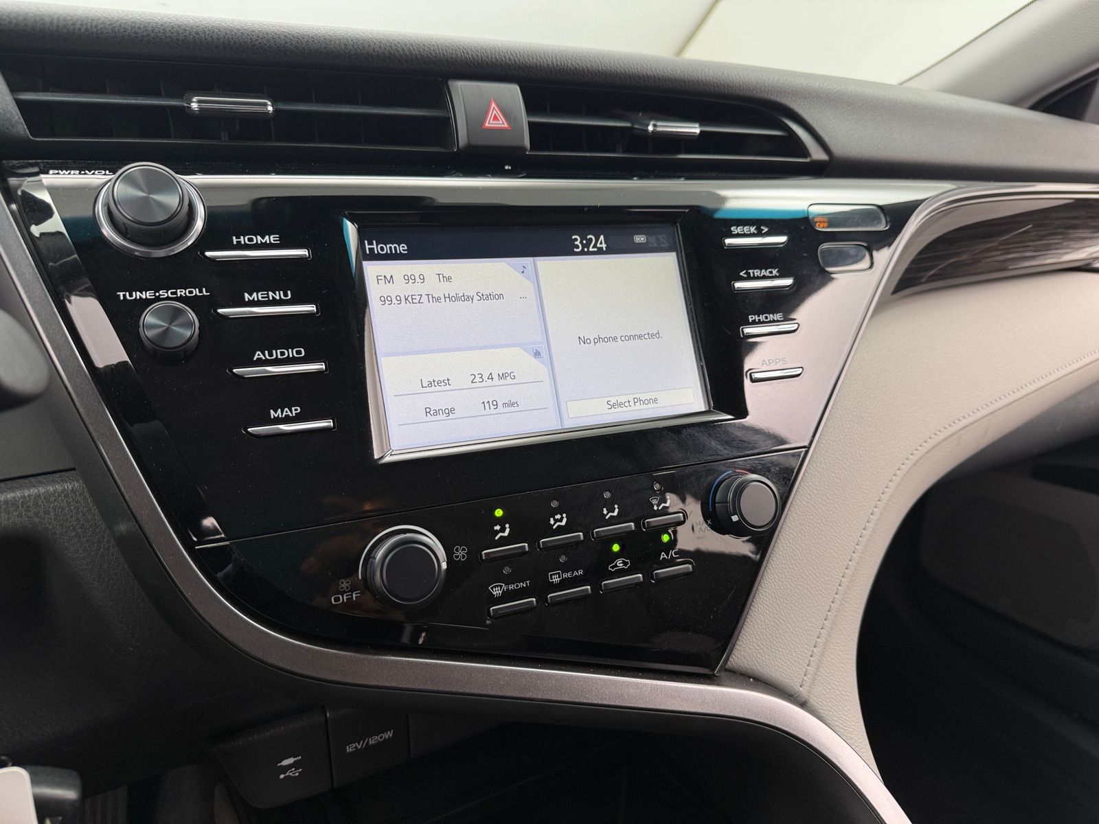 Thumbnail: 2019 Toyota Camry - 4