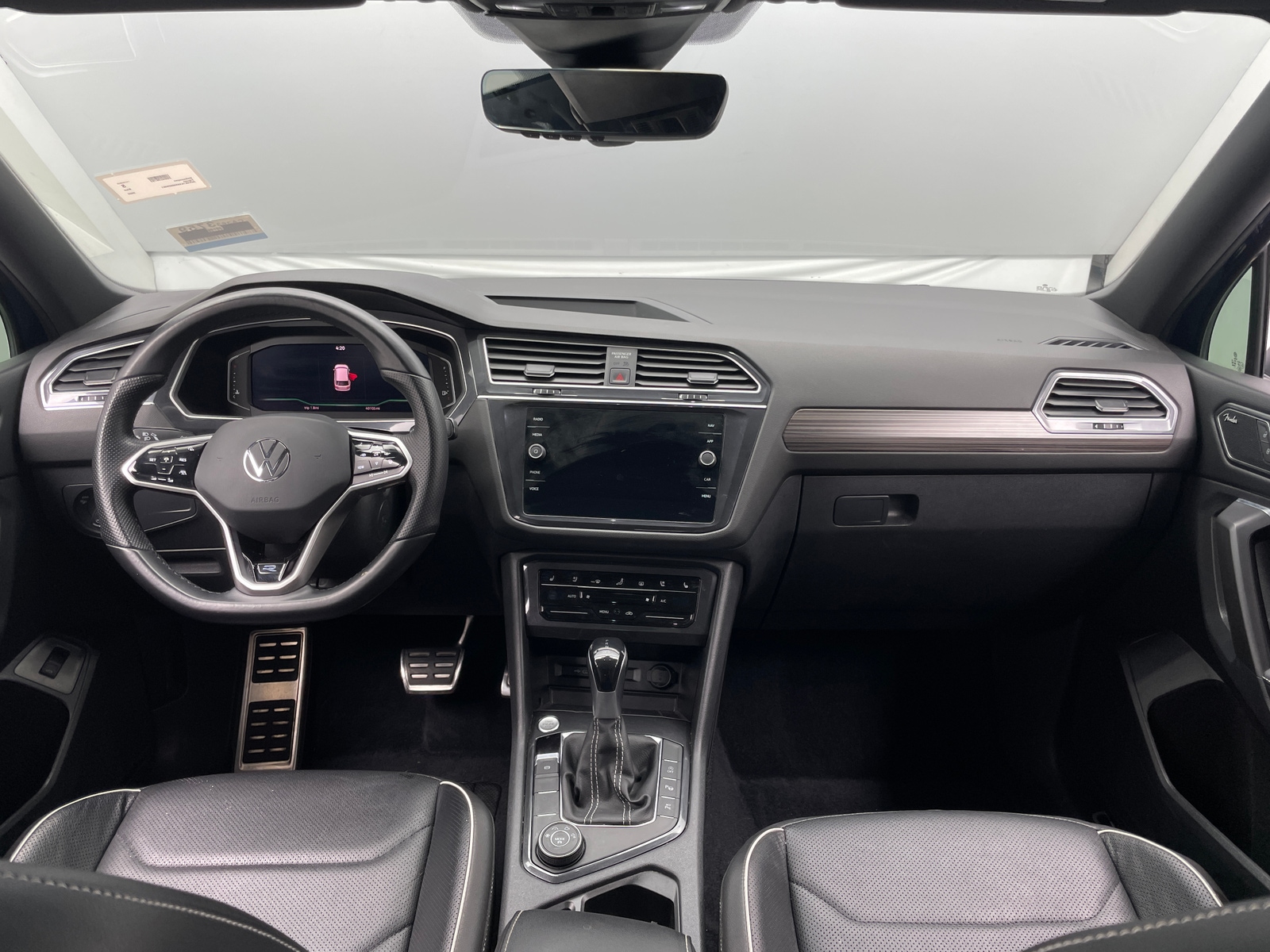 Thumbnail: 2022 Volkswagen Tiguan - 2