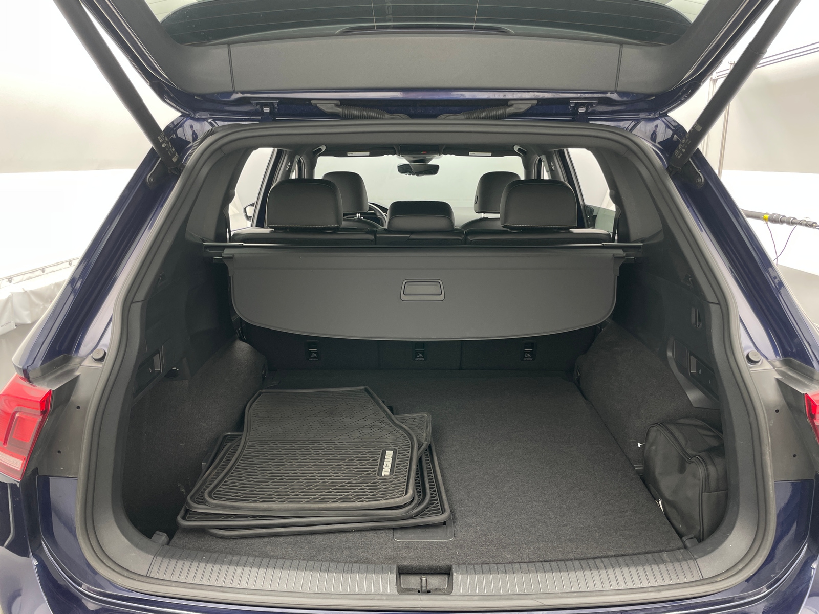 Thumbnail: 2022 Volkswagen Tiguan - 6