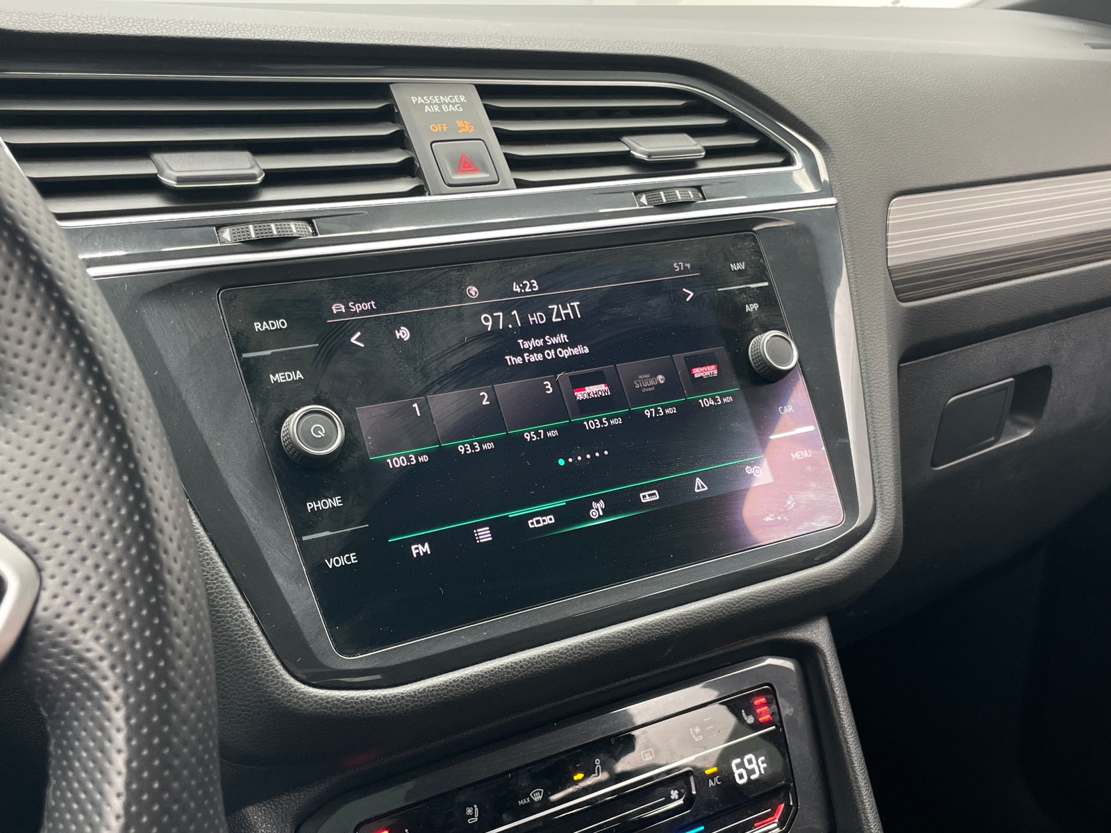 Thumbnail: 2022 Volkswagen Tiguan - 3