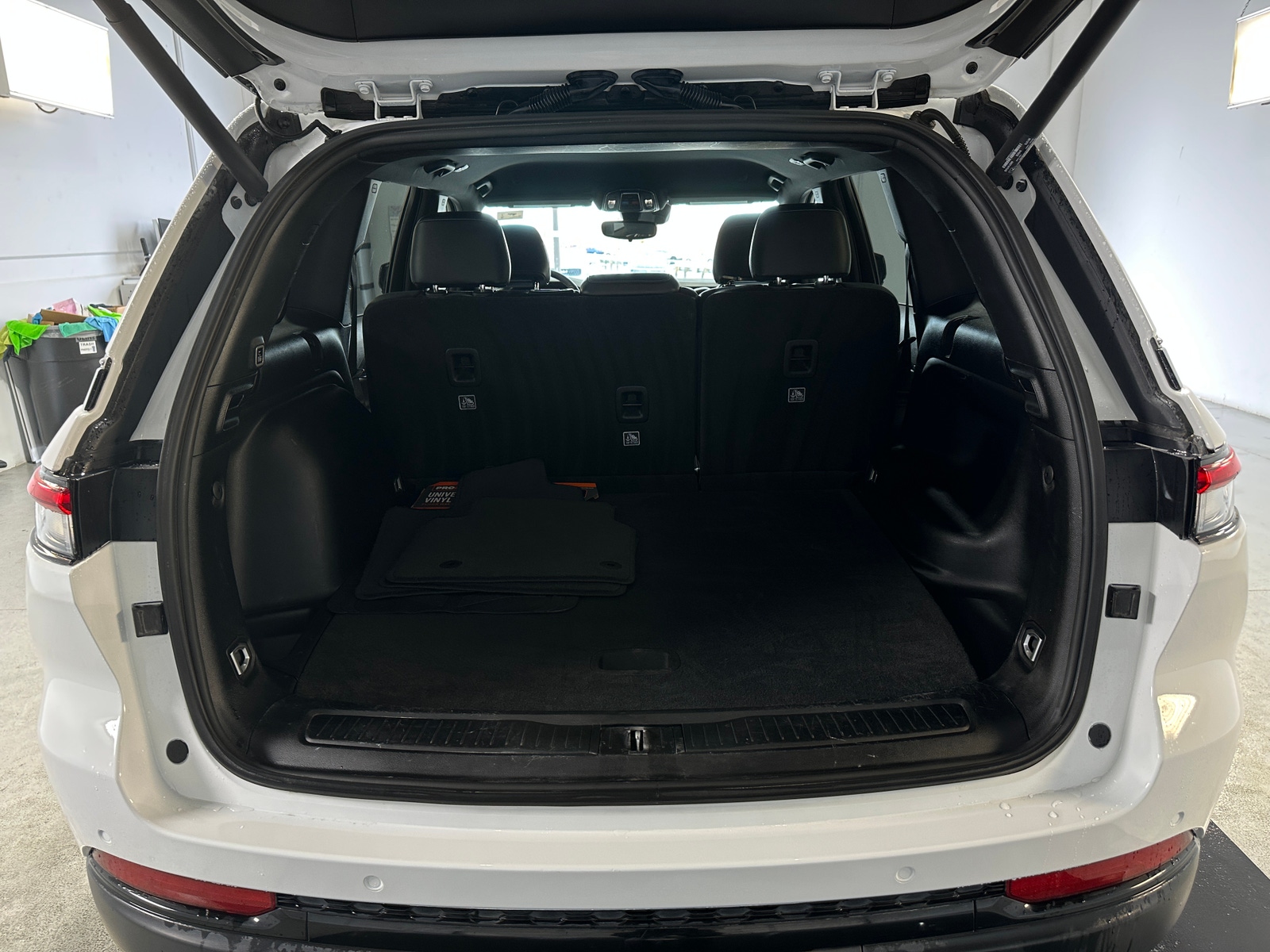 Thumbnail: 2023 Jeep Grand Cherokee - 6