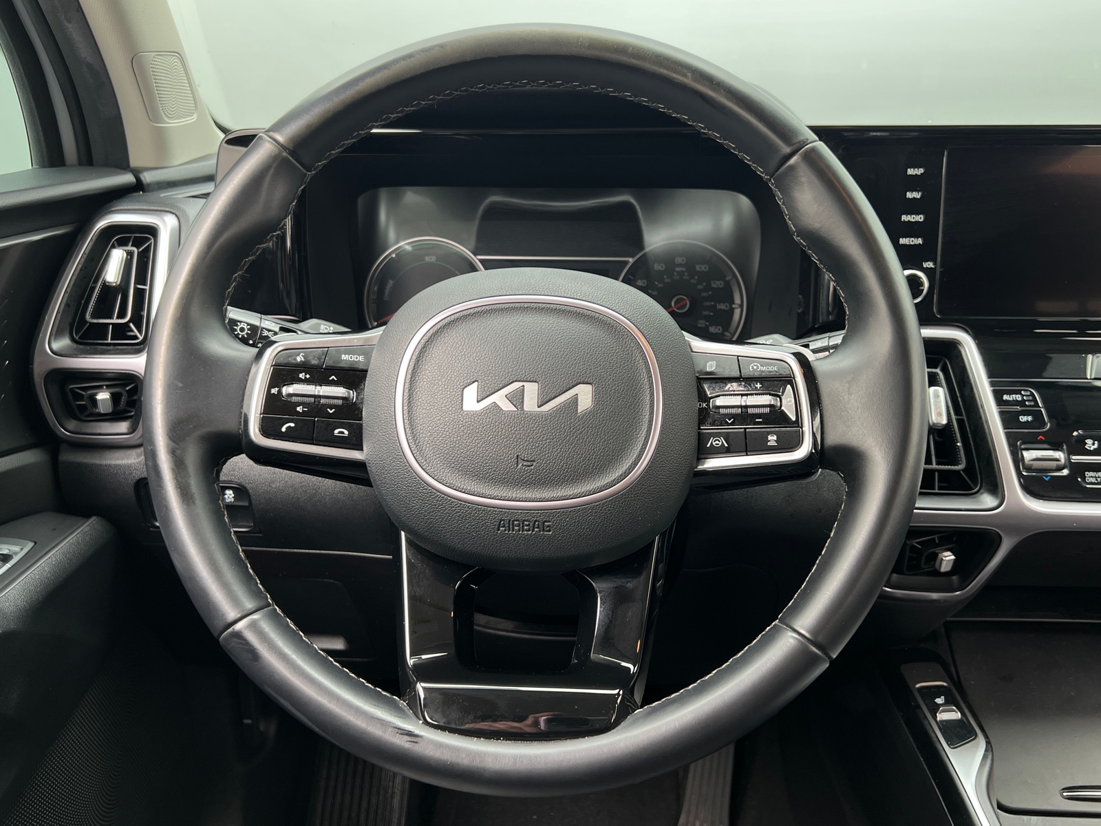 Thumbnail: 2023 Kia Sorento - 4