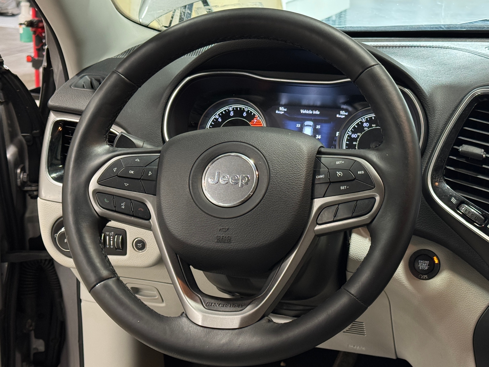 Thumbnail: 2019 Jeep Cherokee - 4