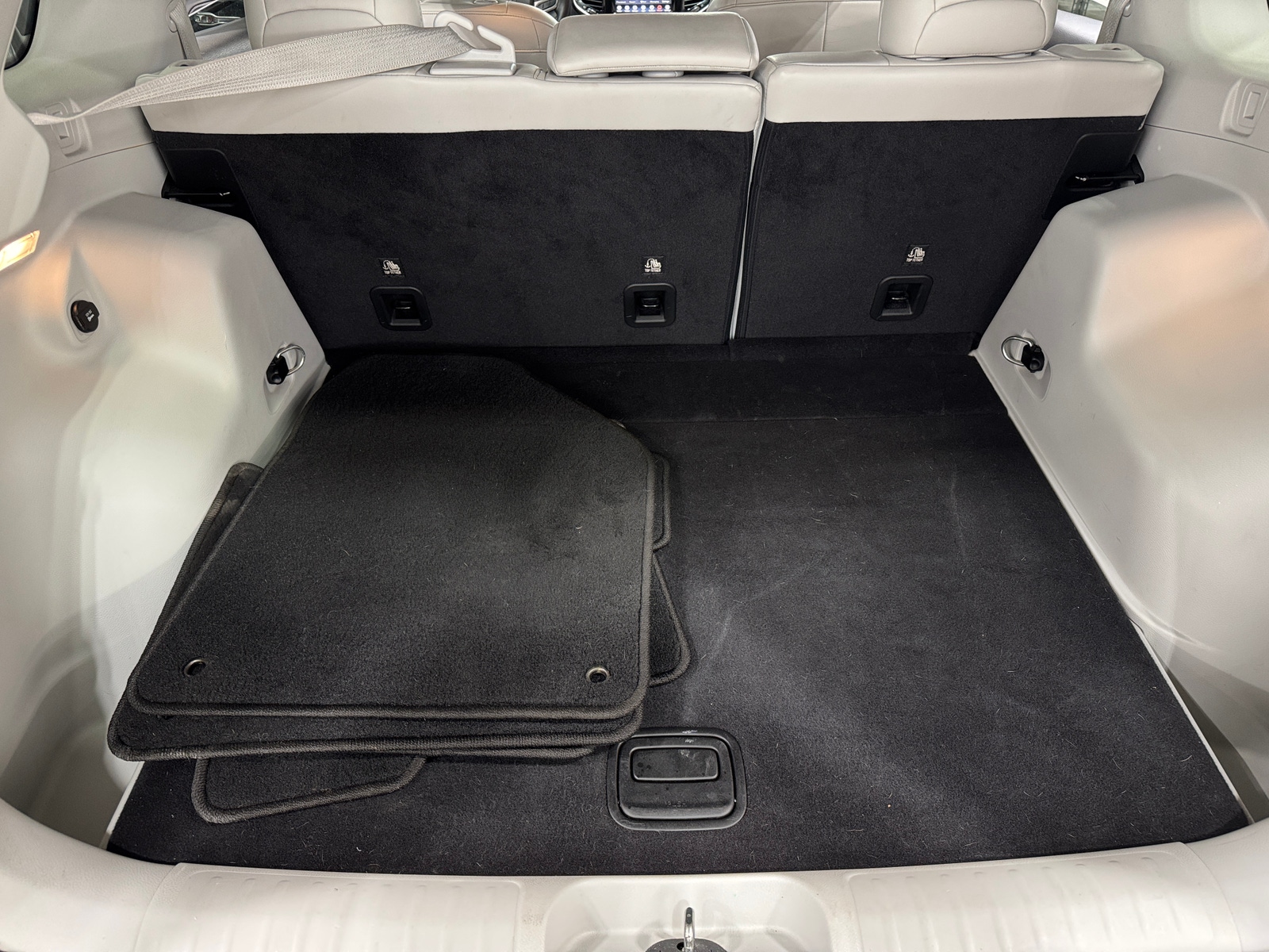 Thumbnail: 2019 Jeep Cherokee - 6